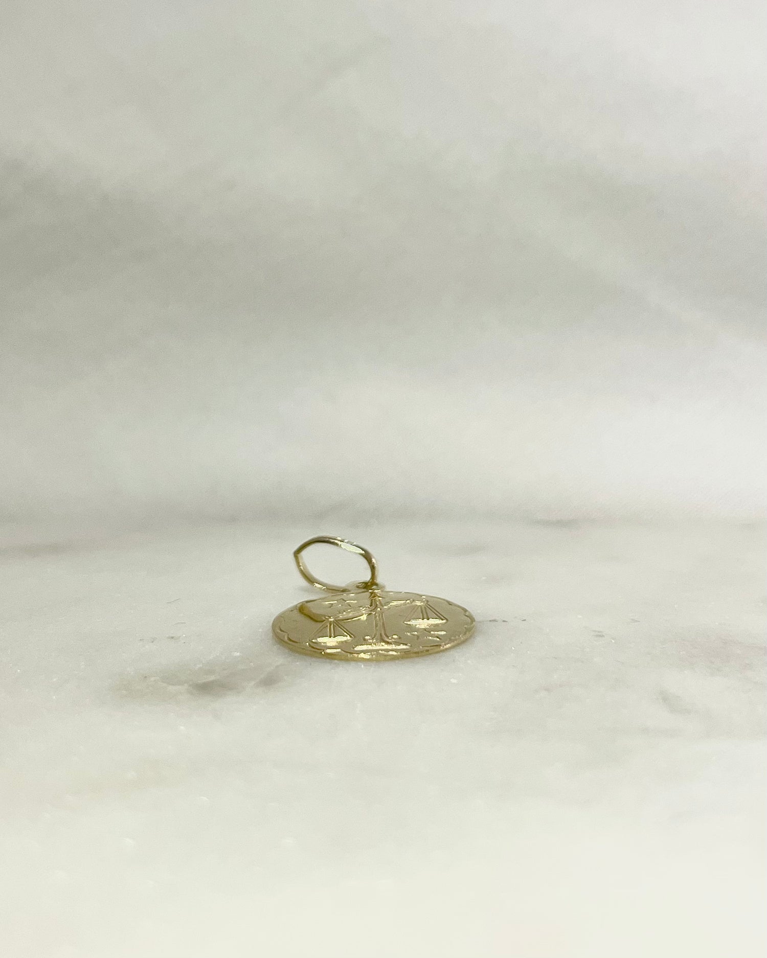 Pendentif Balance Or Jaune 18 carats &quot;Isméra&quot;