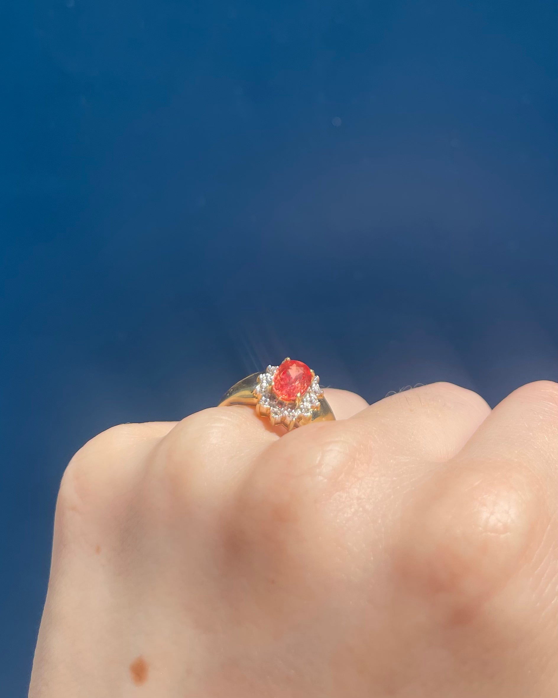 Anillo Margarita Zafiro Naranja 1.15 quilates y Diamantes "Pavina"