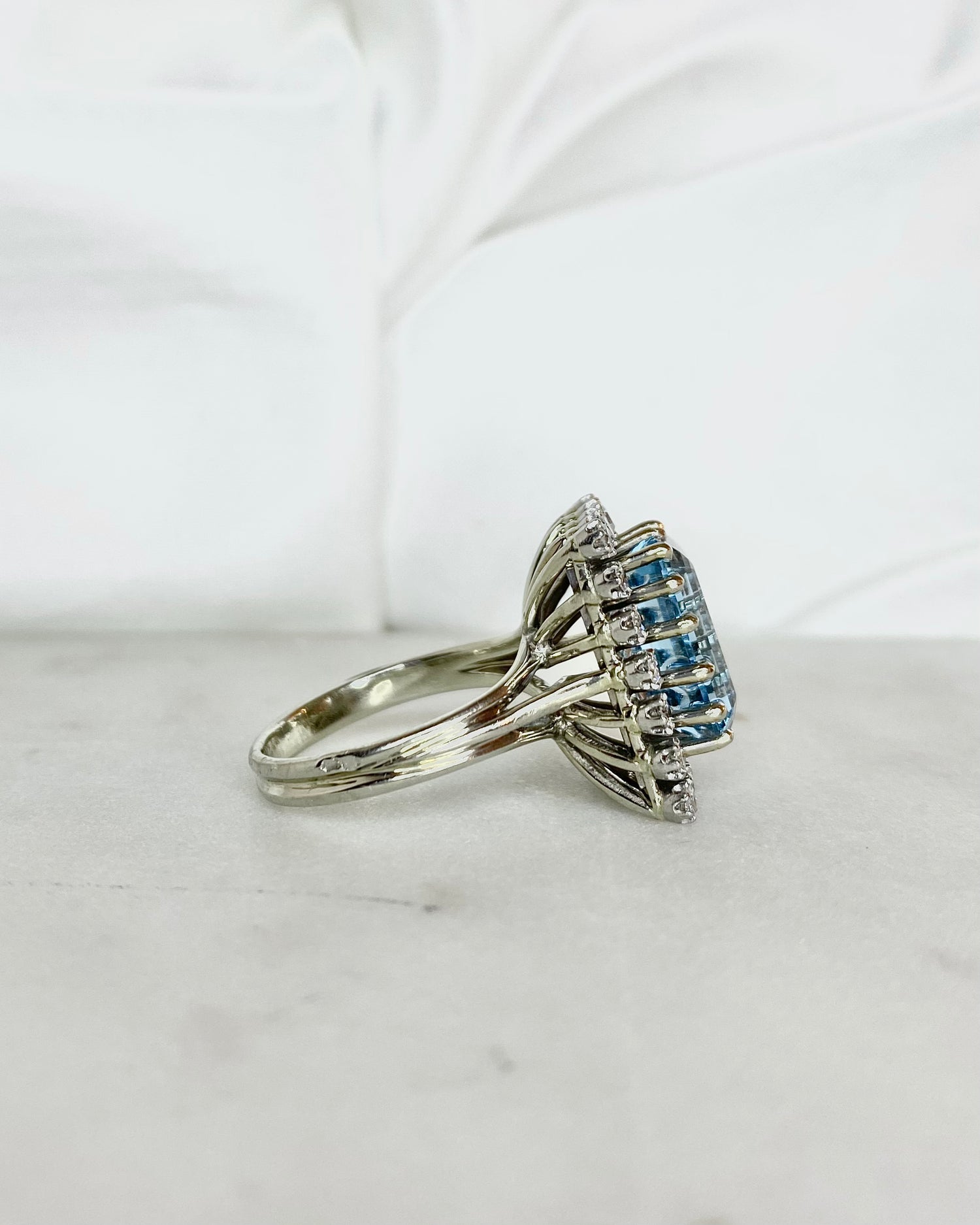 Bague Marguerite Aigue-Marine 6.80 carats &amp; Diamants &quot;Adama&quot;