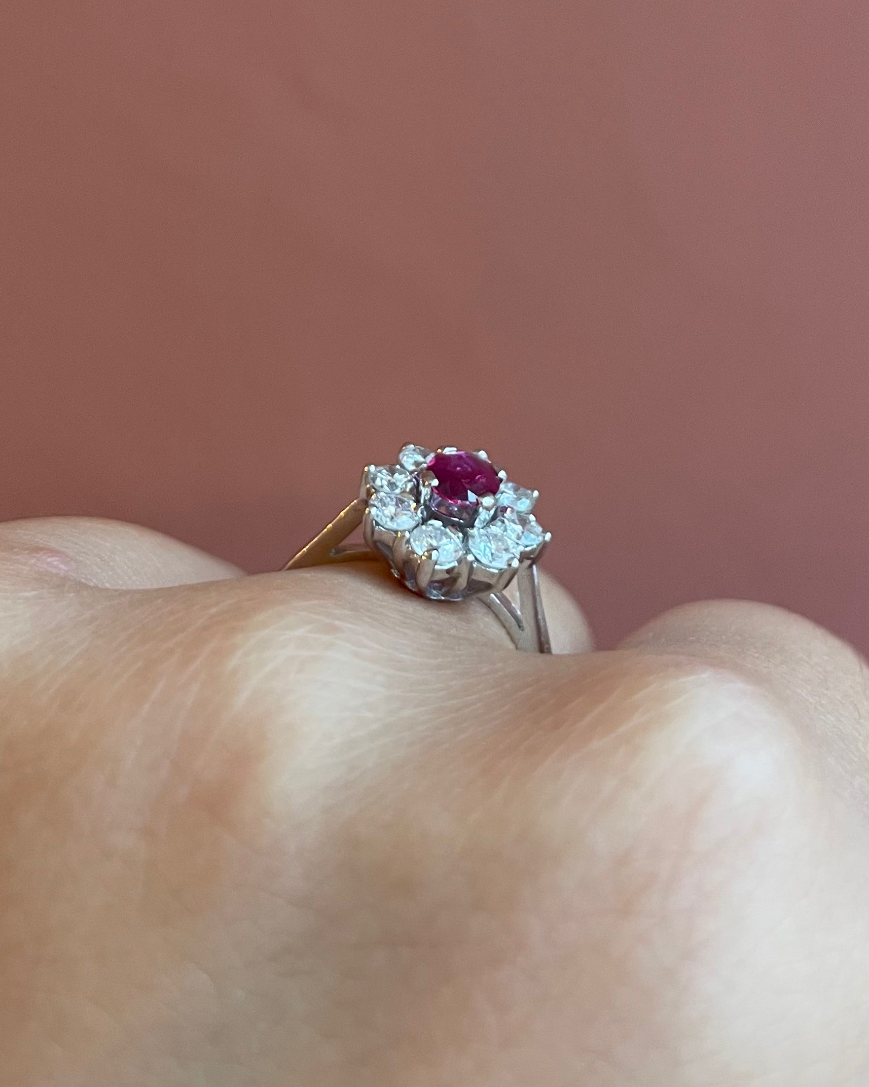 Anillo Margarita Rubí 0.32 quilates y Diamantes “Liliana”