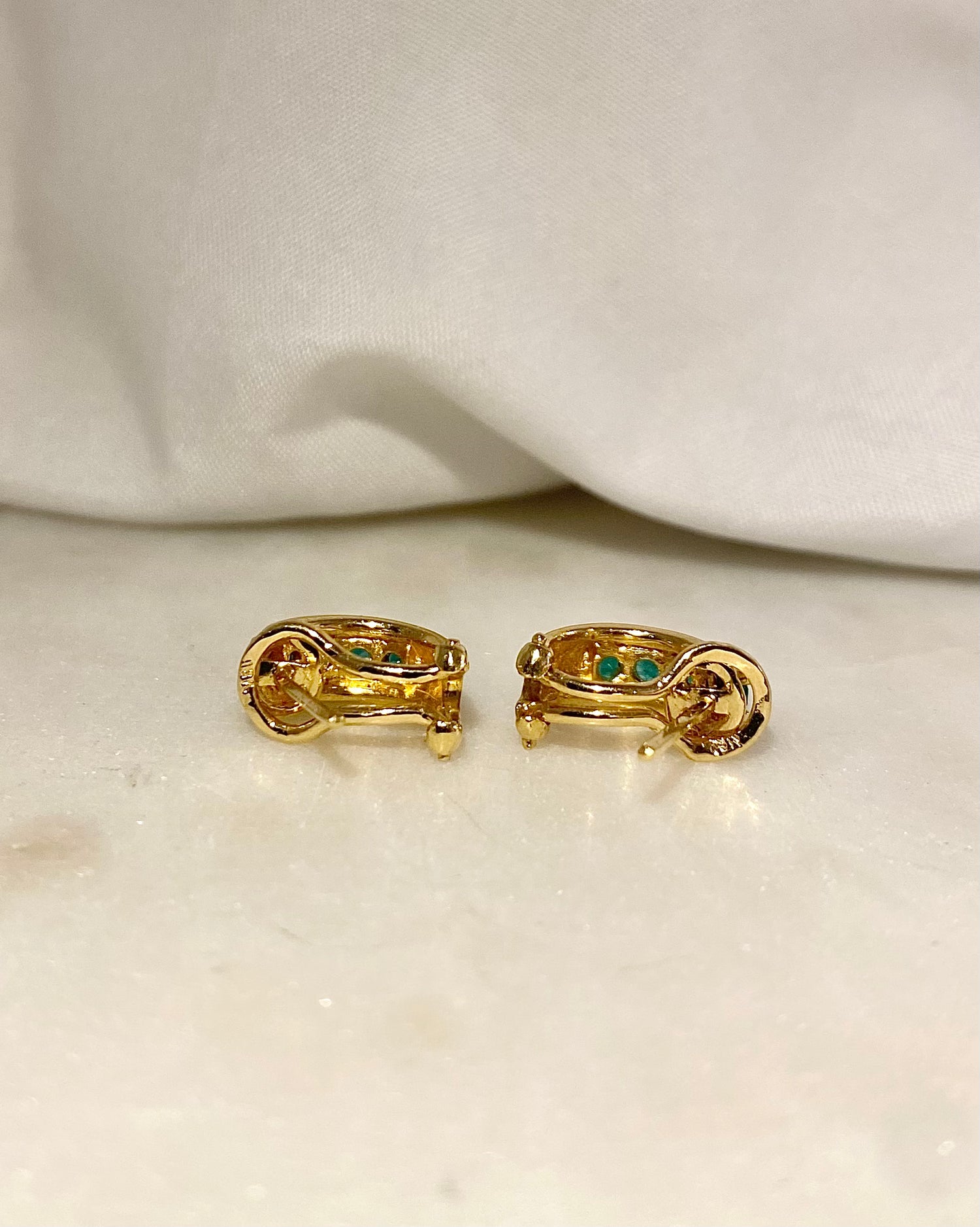 Boucles Demi-Créoles Émeraudes 0.67 carat &quot;Loeva&quot;