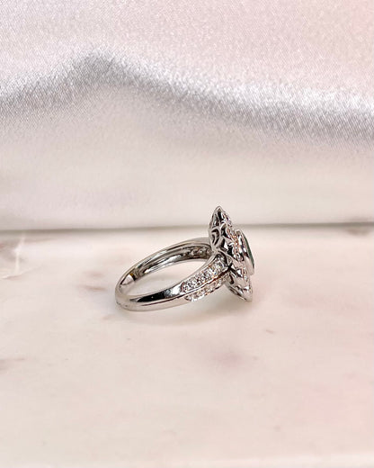 Bague Marguerite Émeraude 1.20 carat &amp; 30 Diamants “Aziel”
