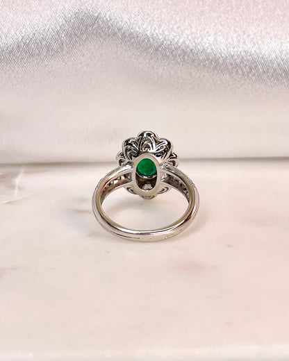 Bague Marguerite Émeraude 1.20 carat &amp; 30 Diamants “Aziel”