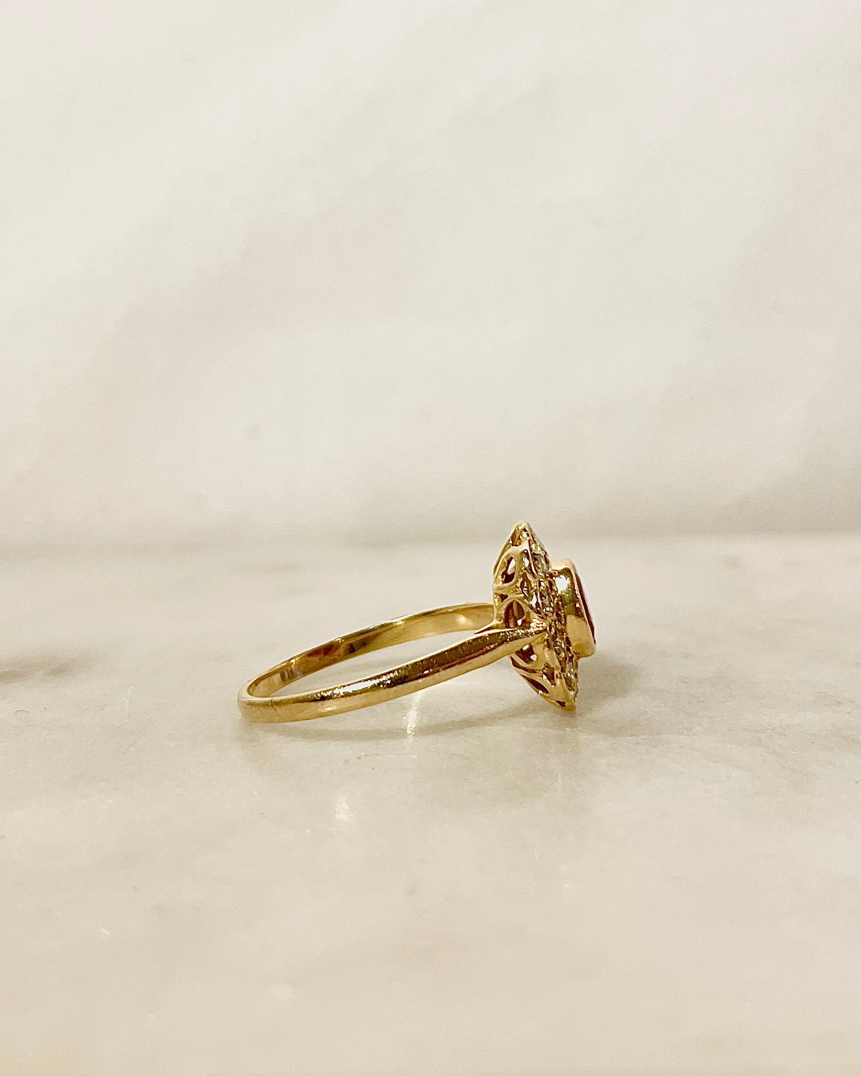 Bague Marguerite Rubis 0.60 carat &amp; Diamants "Alexandra"