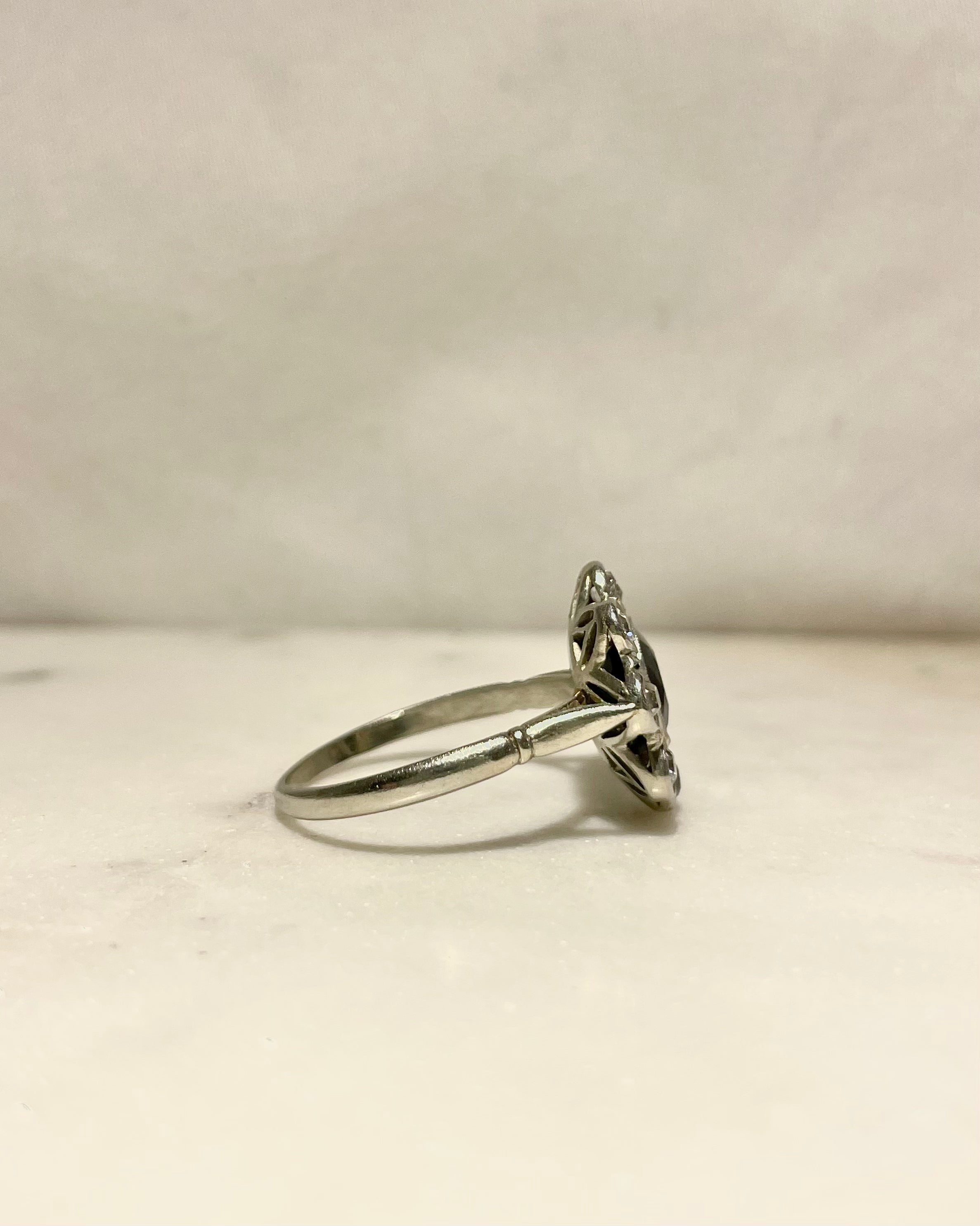 Bague Marguerite Saphir 2.20 carats &amp; Diamants &quot;Noryelle&quot;