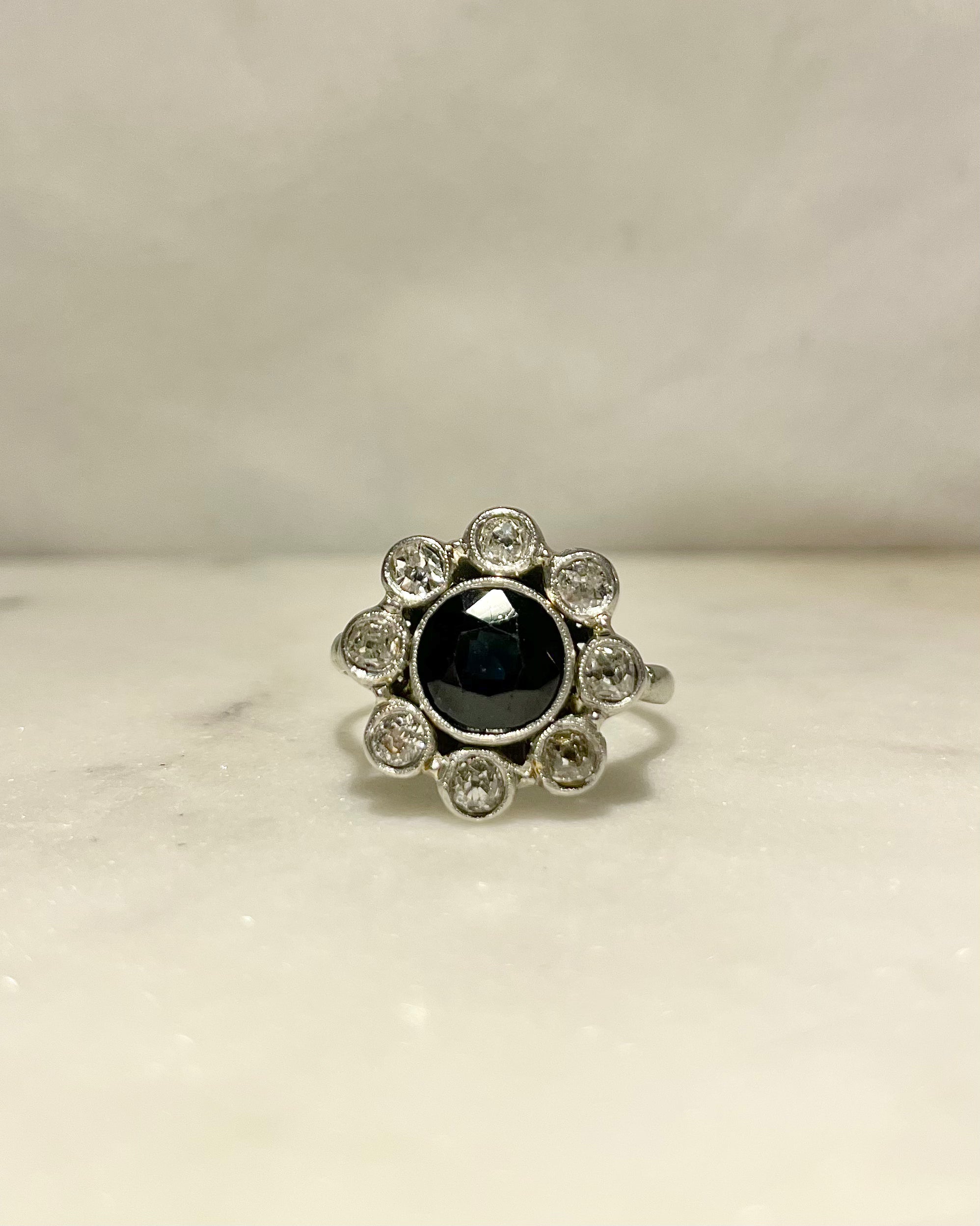 Bague Marguerite Saphir 2.20 carats &amp; Diamants &quot;Noryelle&quot;