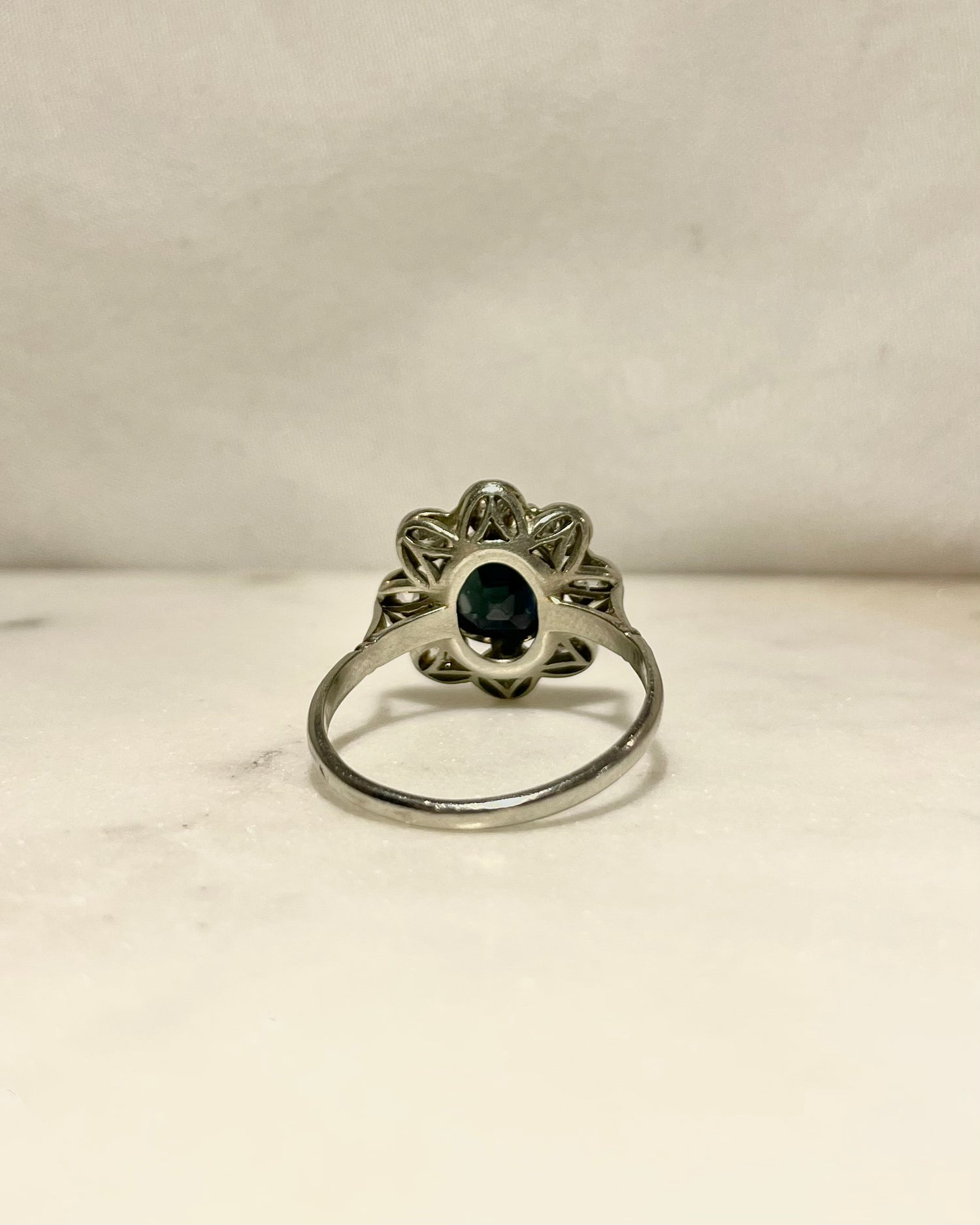 Bague Marguerite Saphir 2.20 carats &amp; Diamants &quot;Noryelle&quot;