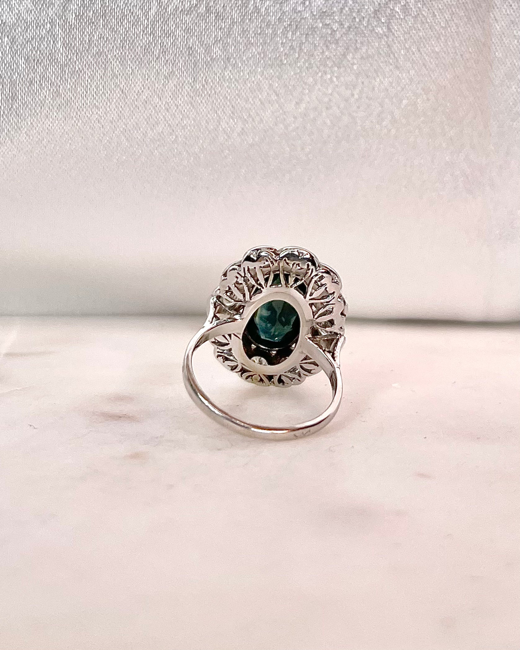 Anillo Margarita Zafiro 2.80 quilates y Diamantes "Leona"