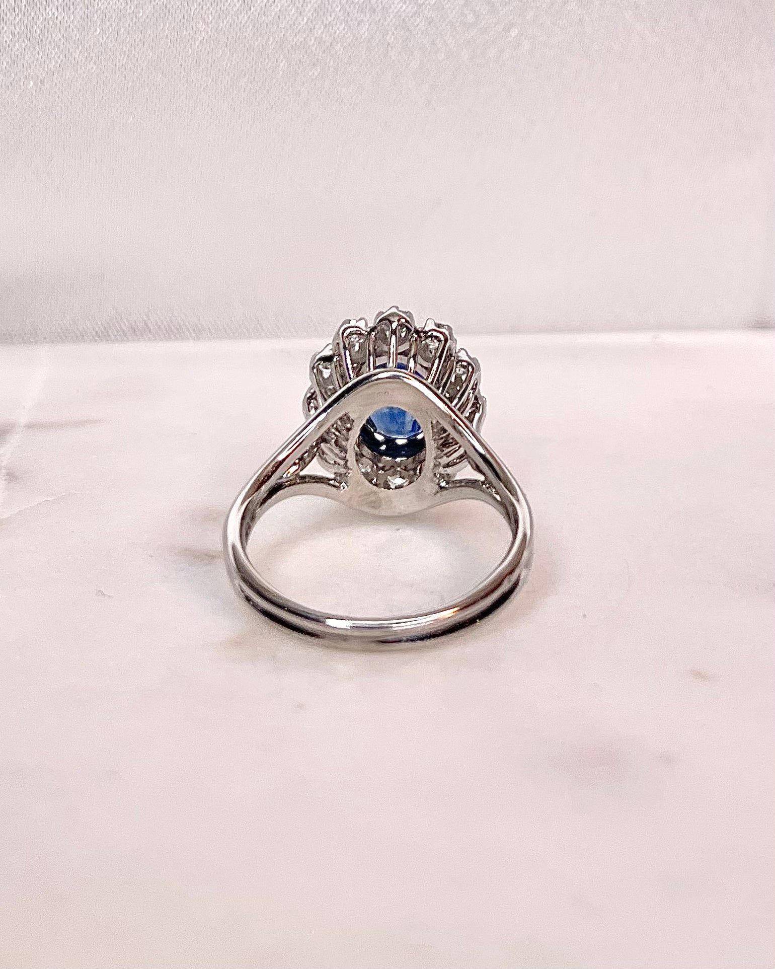 Bague Marguerite Saphir 2.16 Carat &amp; Diamants &quot;Violette&quot;