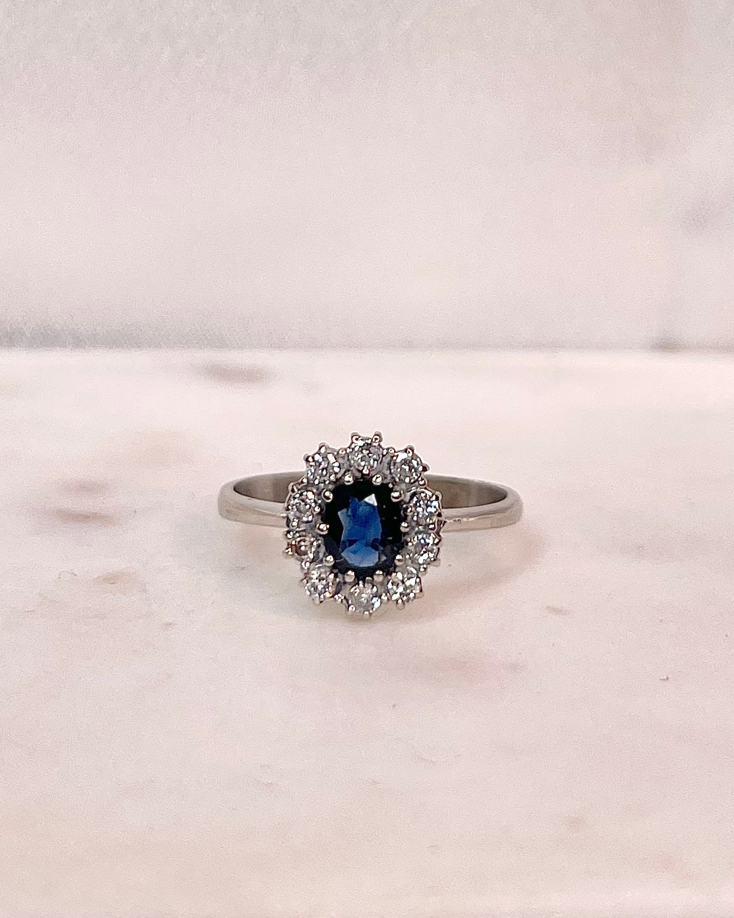 Bague Marguerite Saphir 0.70 carat &amp; Diamants &quot;Faustine&quot;
