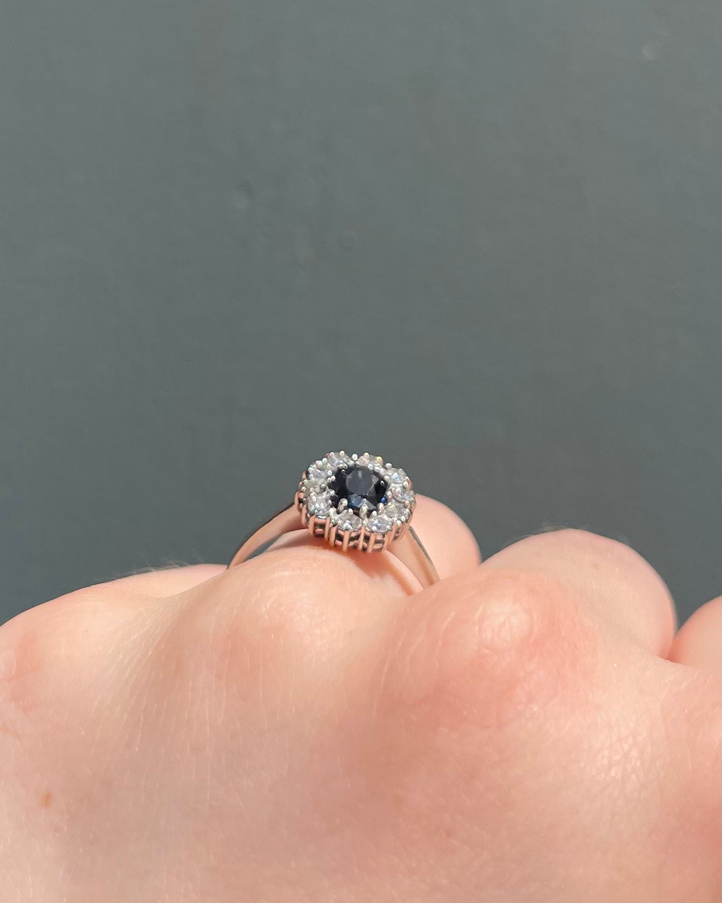Bague Marguerite Saphir 0.70 carat &amp; Diamants "Faustine" - Elliade Paris