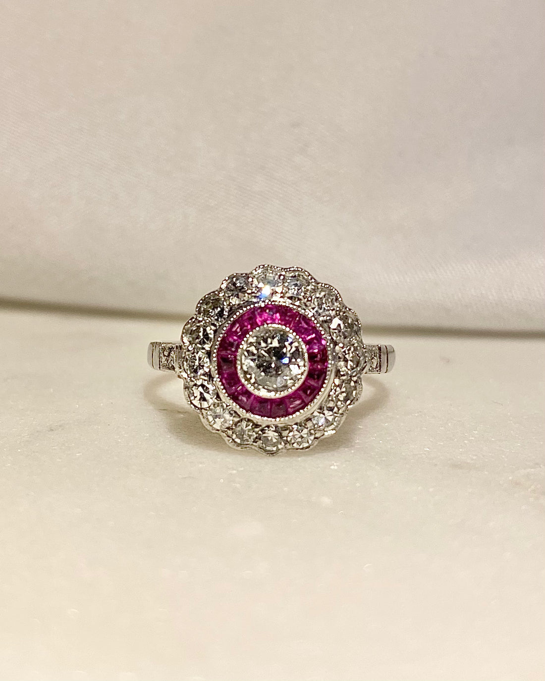 Bague Art-déco Rubis &amp; Diamants 0.86 carat &quot;Diem&