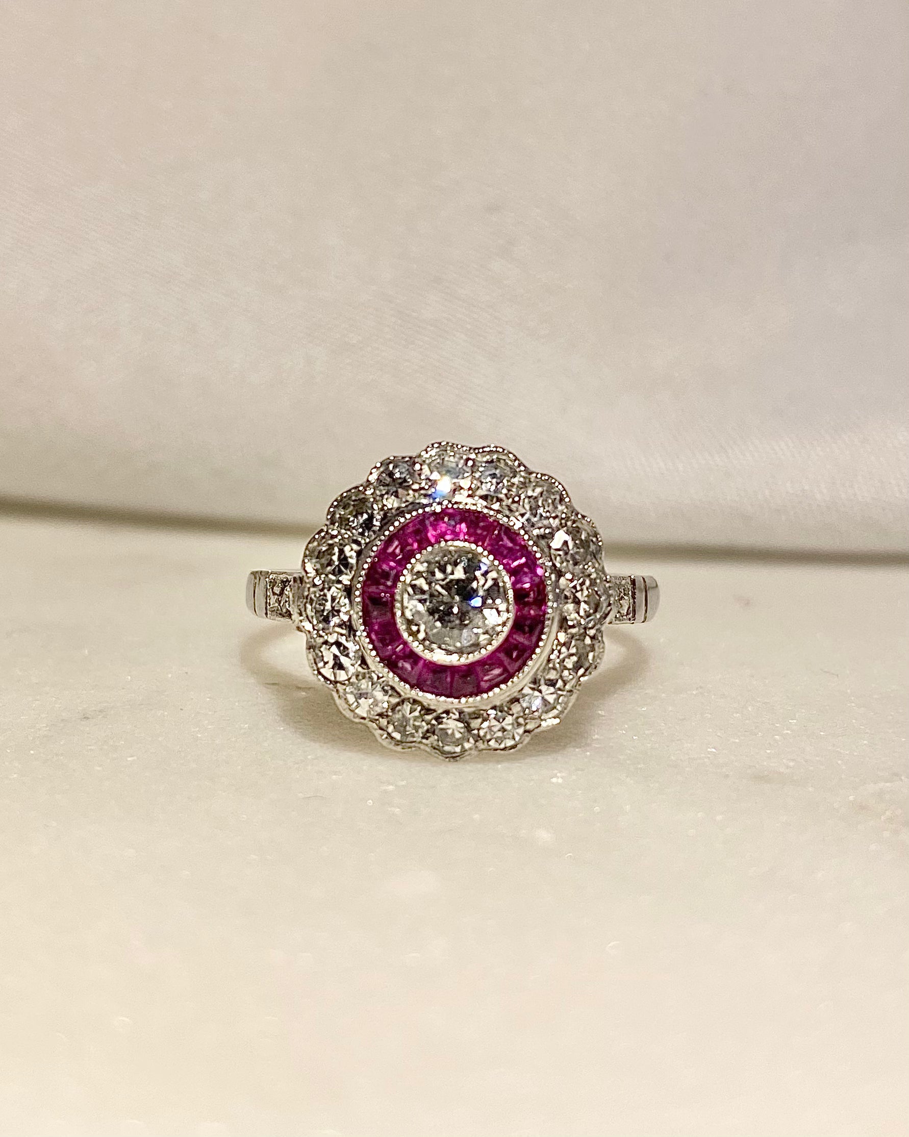 Bague Art-déco Rubis &amp; Diamants 0.86 carat &quot;Diem&