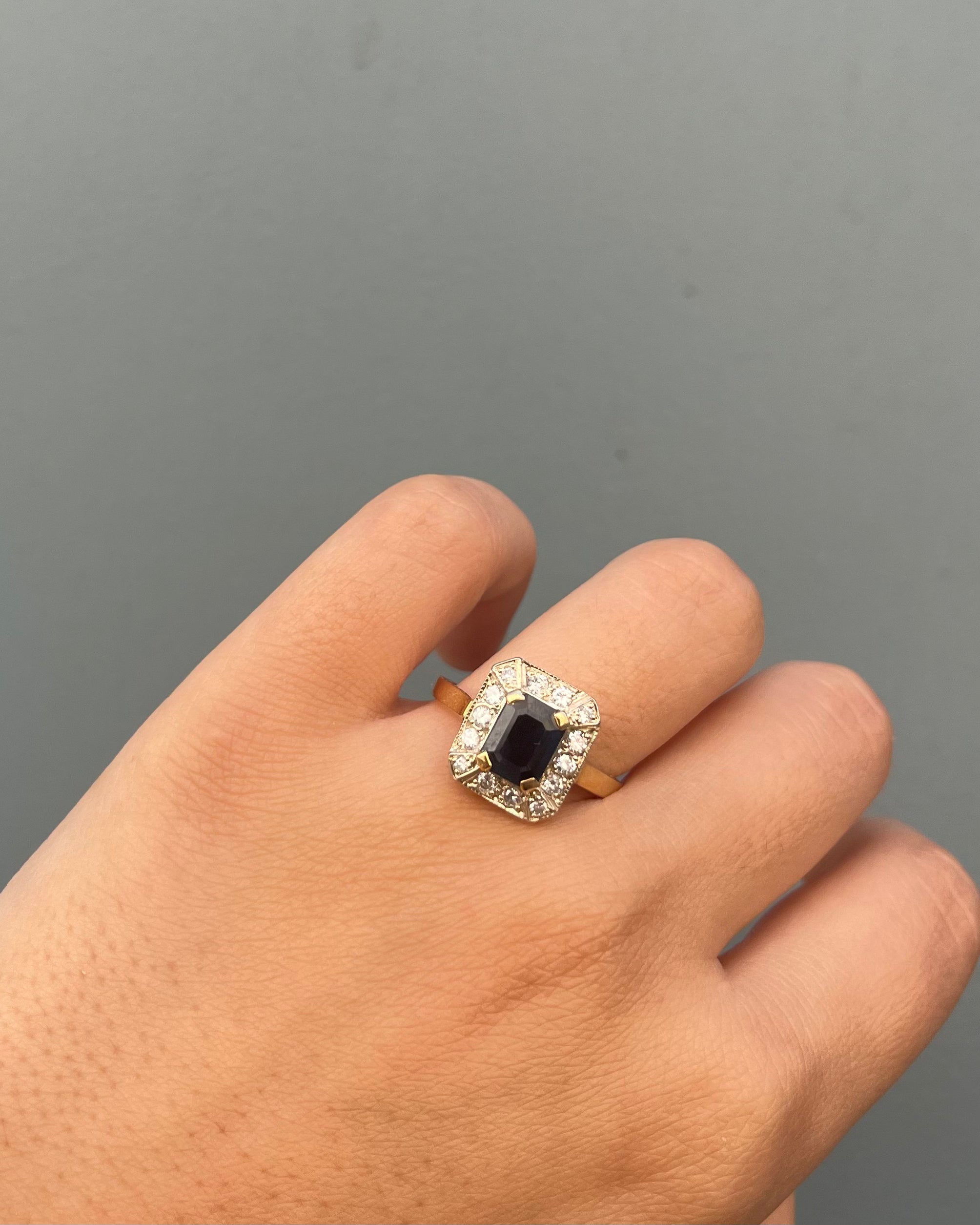 Anillo Art Déco Zafiro 1.70 quilates y Diamantes “Joana”
