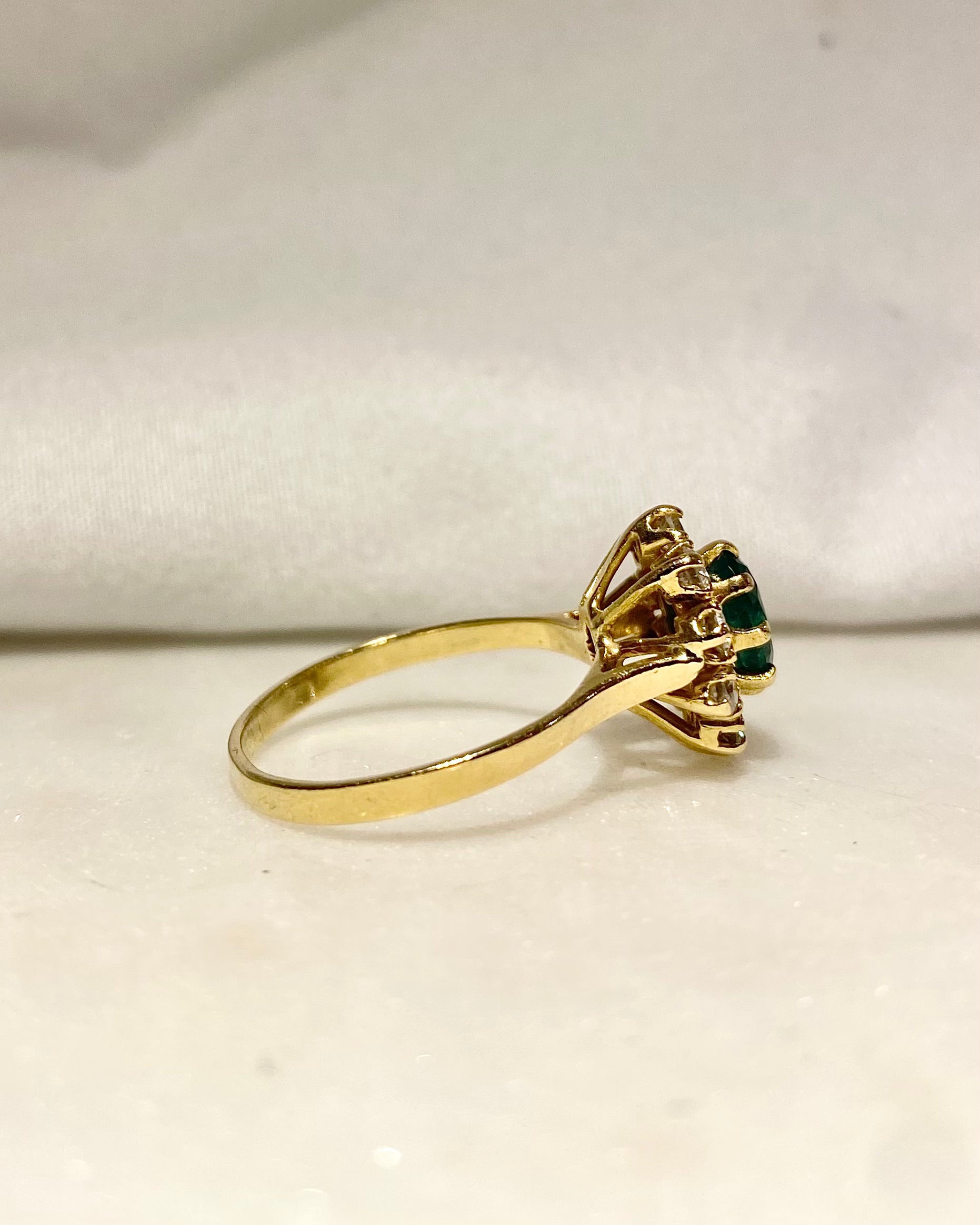 Bague Marguerite Emeraude 0.78 carat &amp; Diamants “Cécilia”