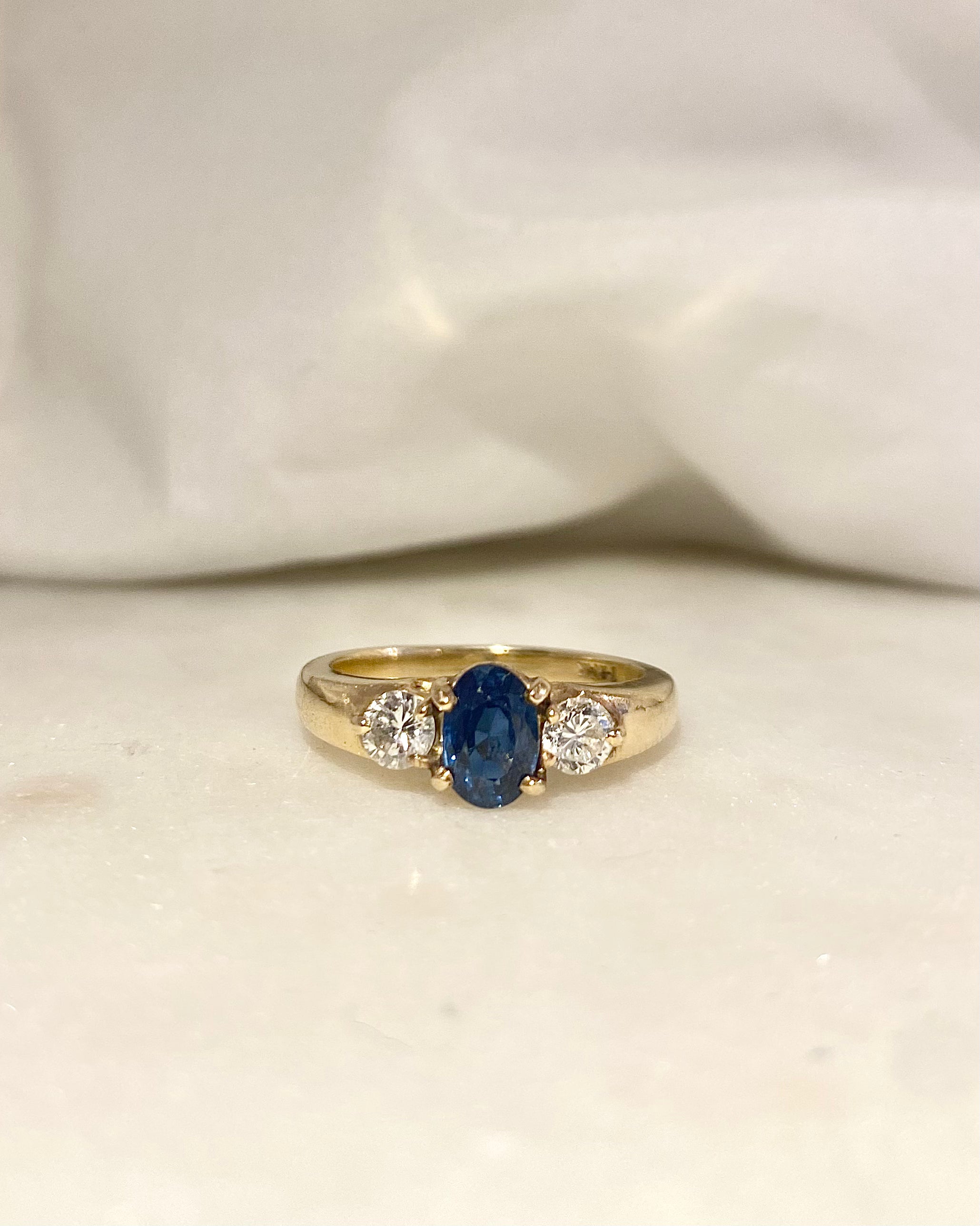Bague Trilogie Saphir 1.10 carat &amp; Diamants "Maya"