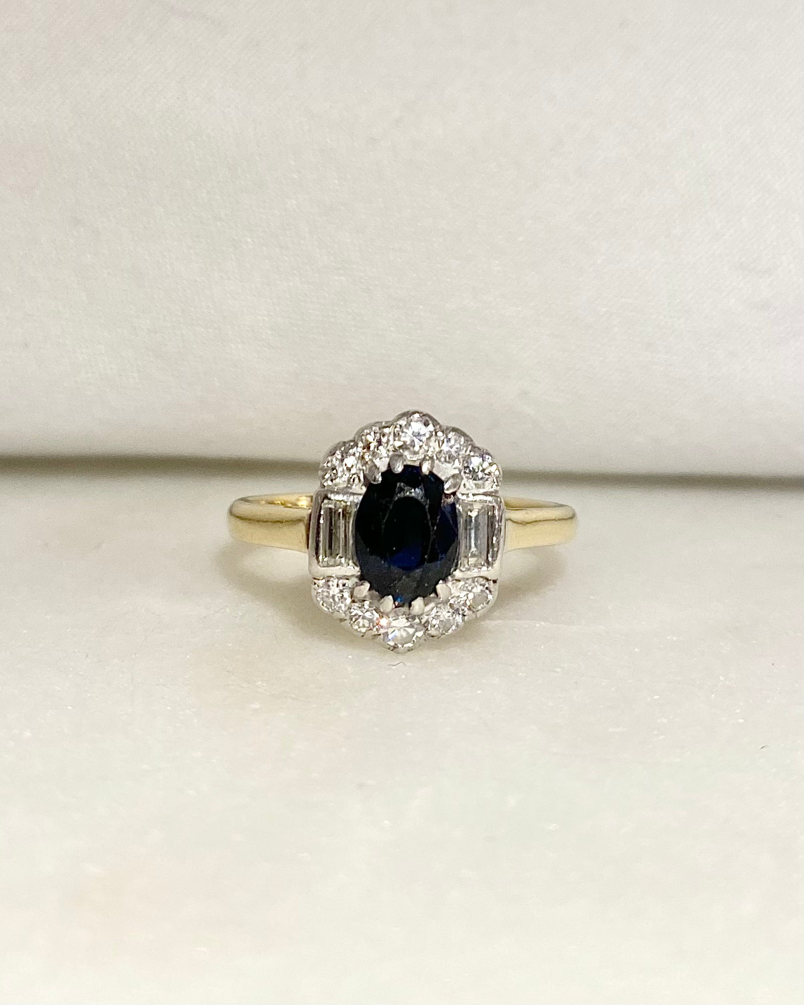 Bague Marguerite Art déco Saphir 0.87 carat &amp; Diamants "Anna"