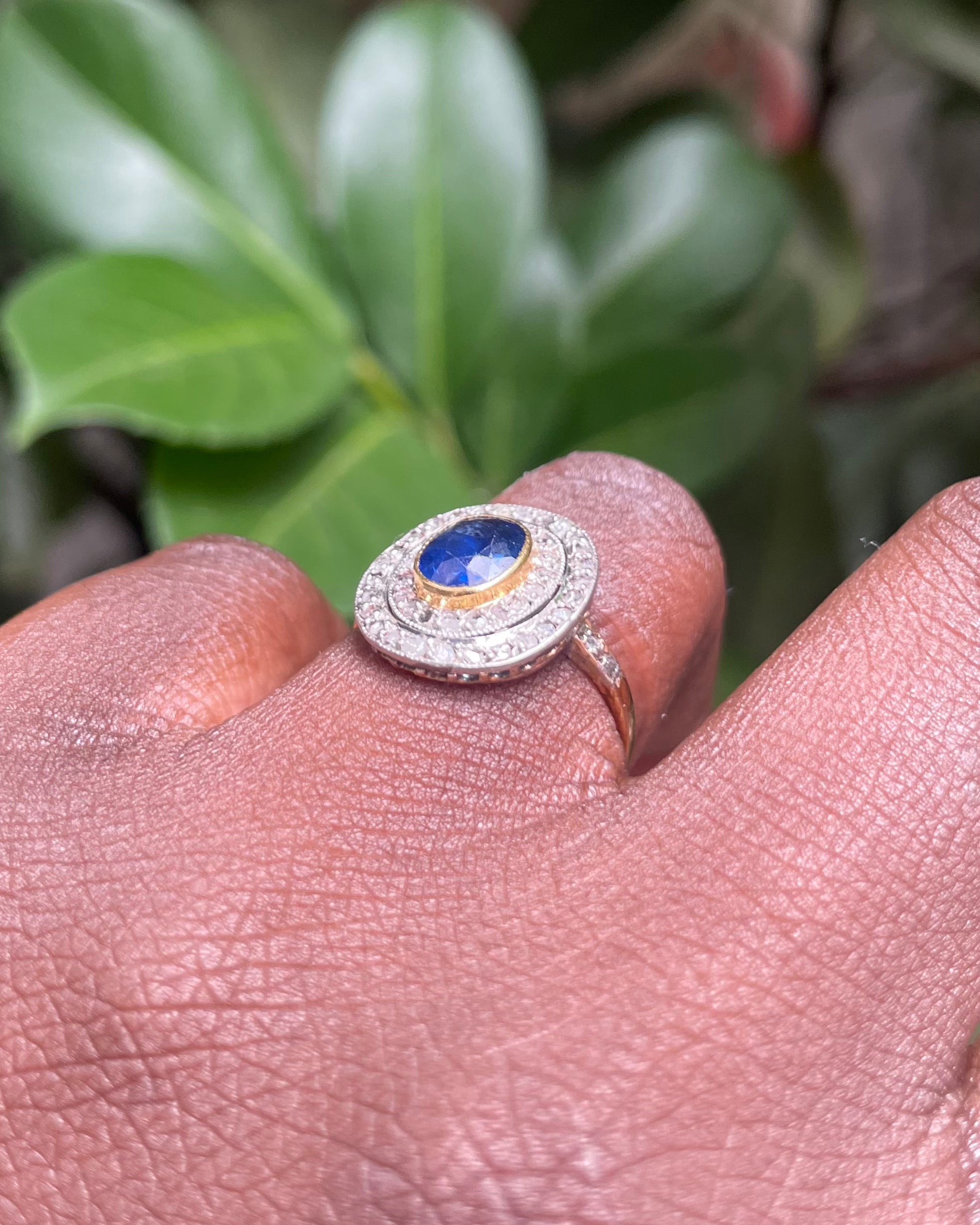 Bague Art Déco Saphir 1.10 carat &amp; Diamants “Jocaste”