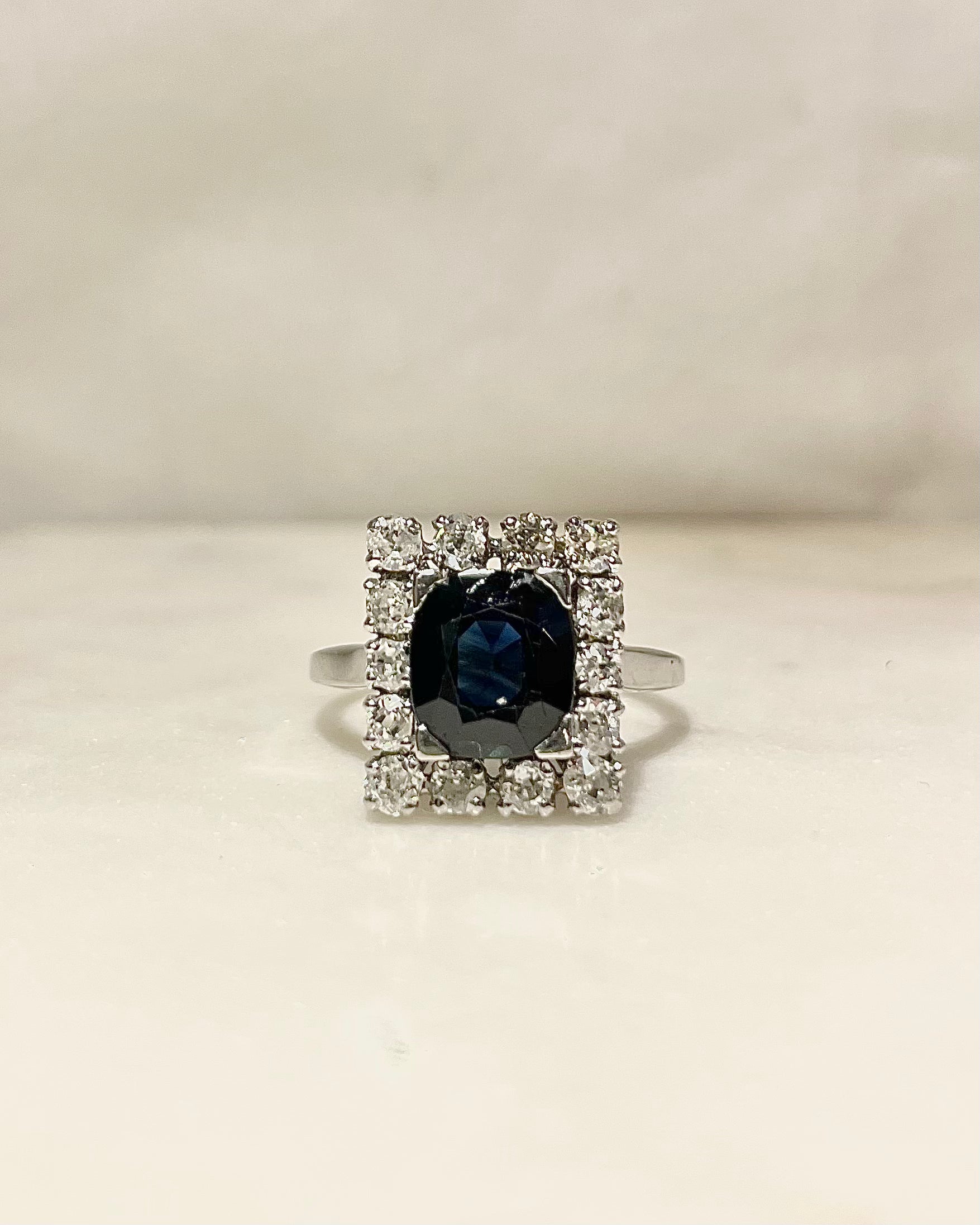 Bague Marguerite Saphir 3 carats &amp; Diamants &quot;Iséna&quot;