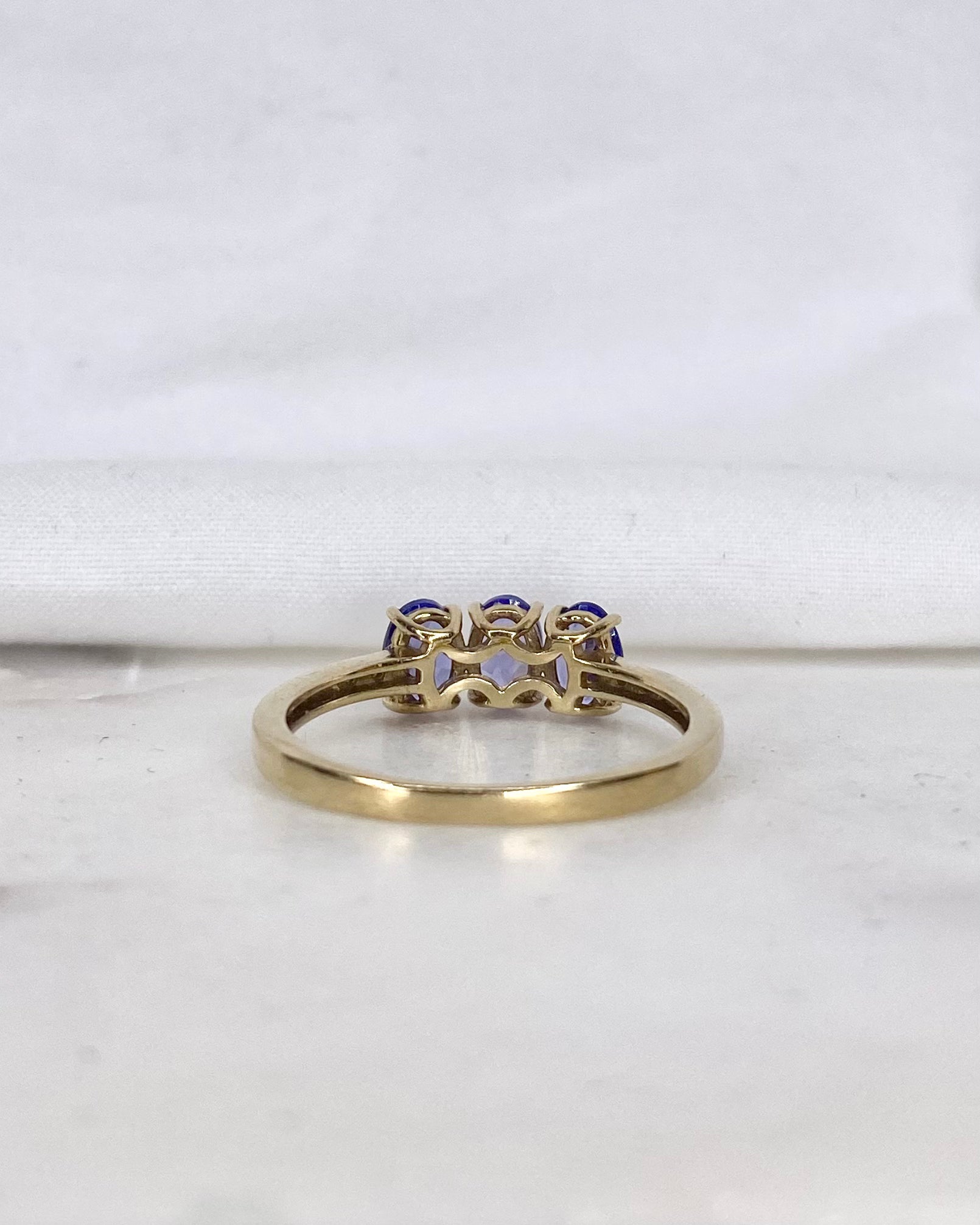 Anillo Trilogía Tanzanitas 1.65 quilates y Diamantes "Agathe"