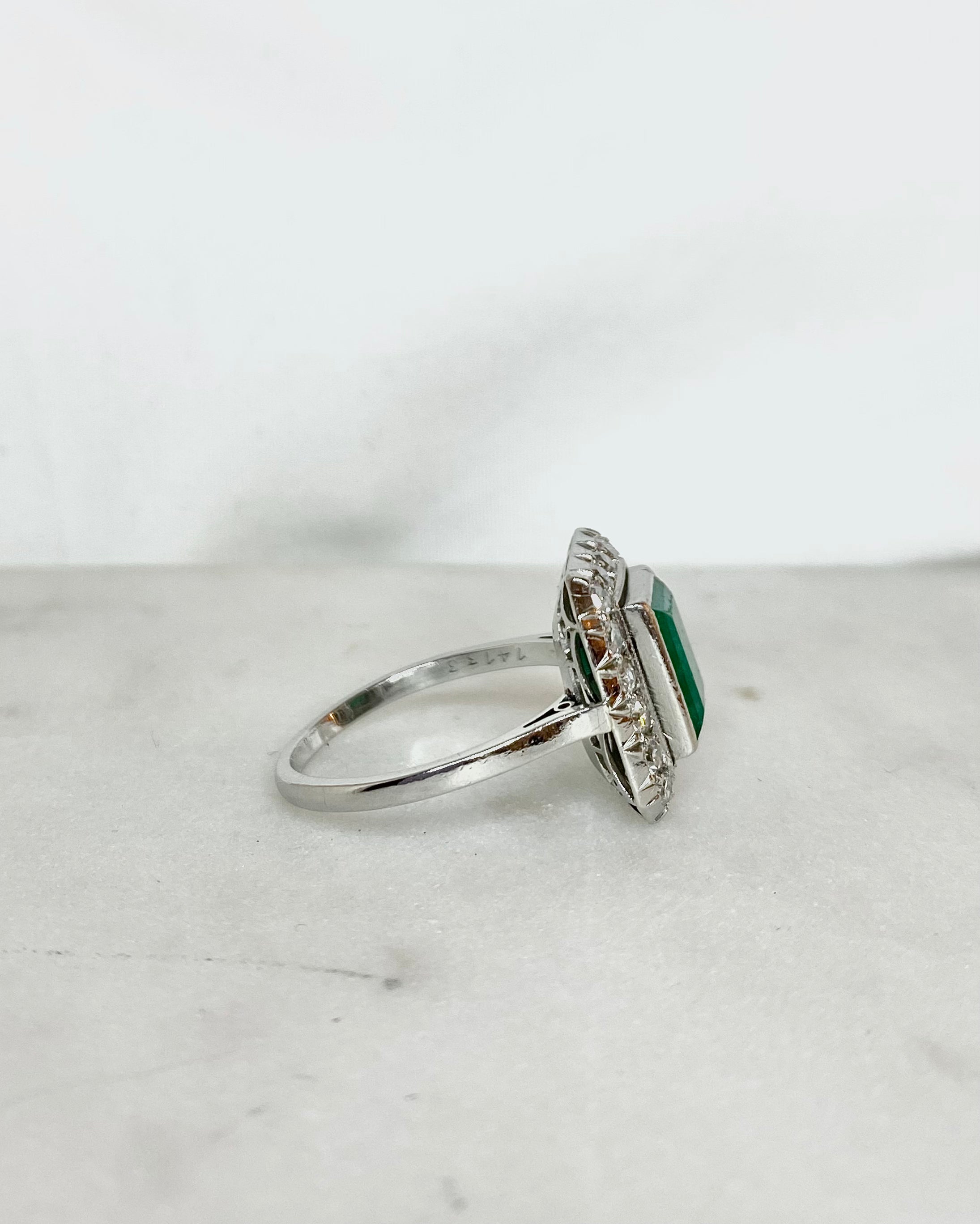 Bague Art-déco Émeraude 2.20 carats &amp; Diamants "Olympe"