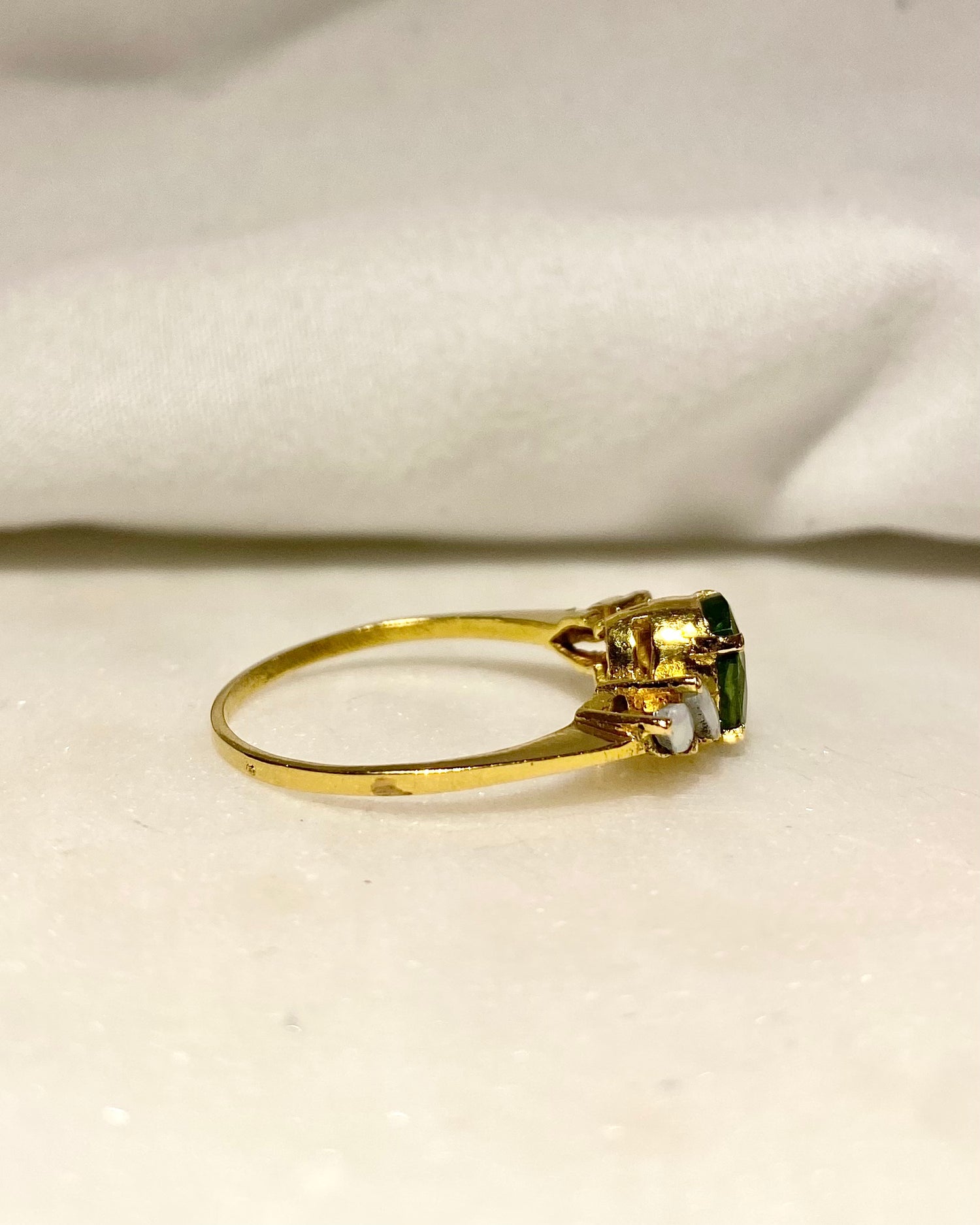 Bague Trilogie Péridot 1.25 carats &amp; Perles nacre &quot;Yuny&quot;