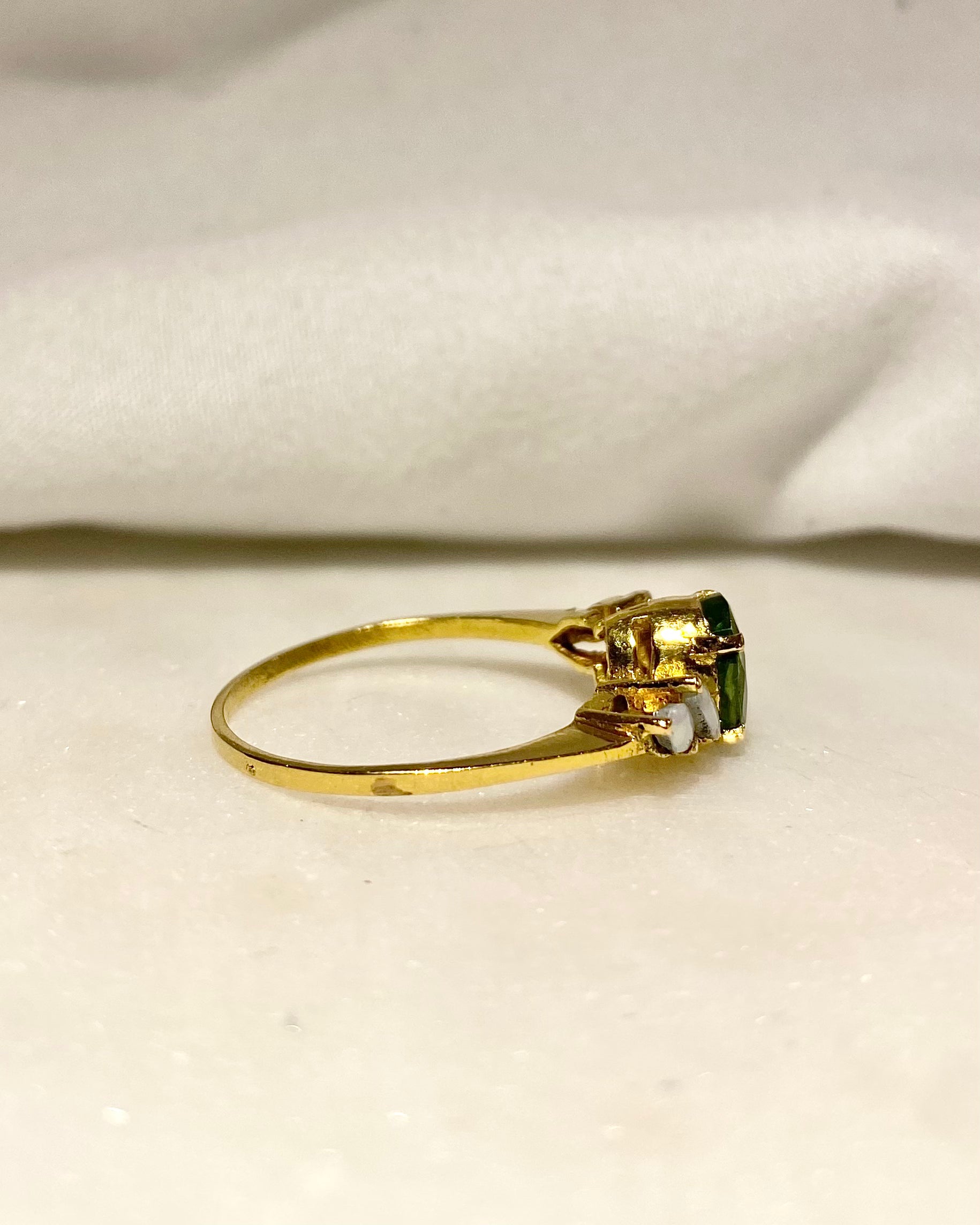 Bague Trilogie Péridot 1.25 carats &amp; Perles nacre &quot;Yuny&quot;