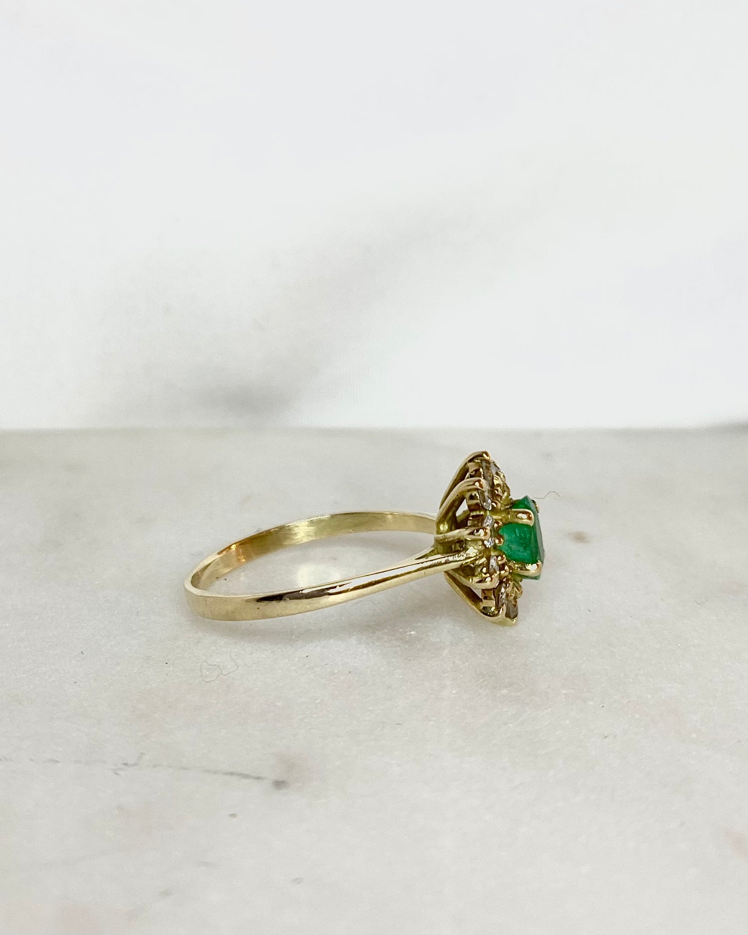 Bague Marguerite Émeraude 0.50 carat &amp; Diamants &quot;Noélia&quot;