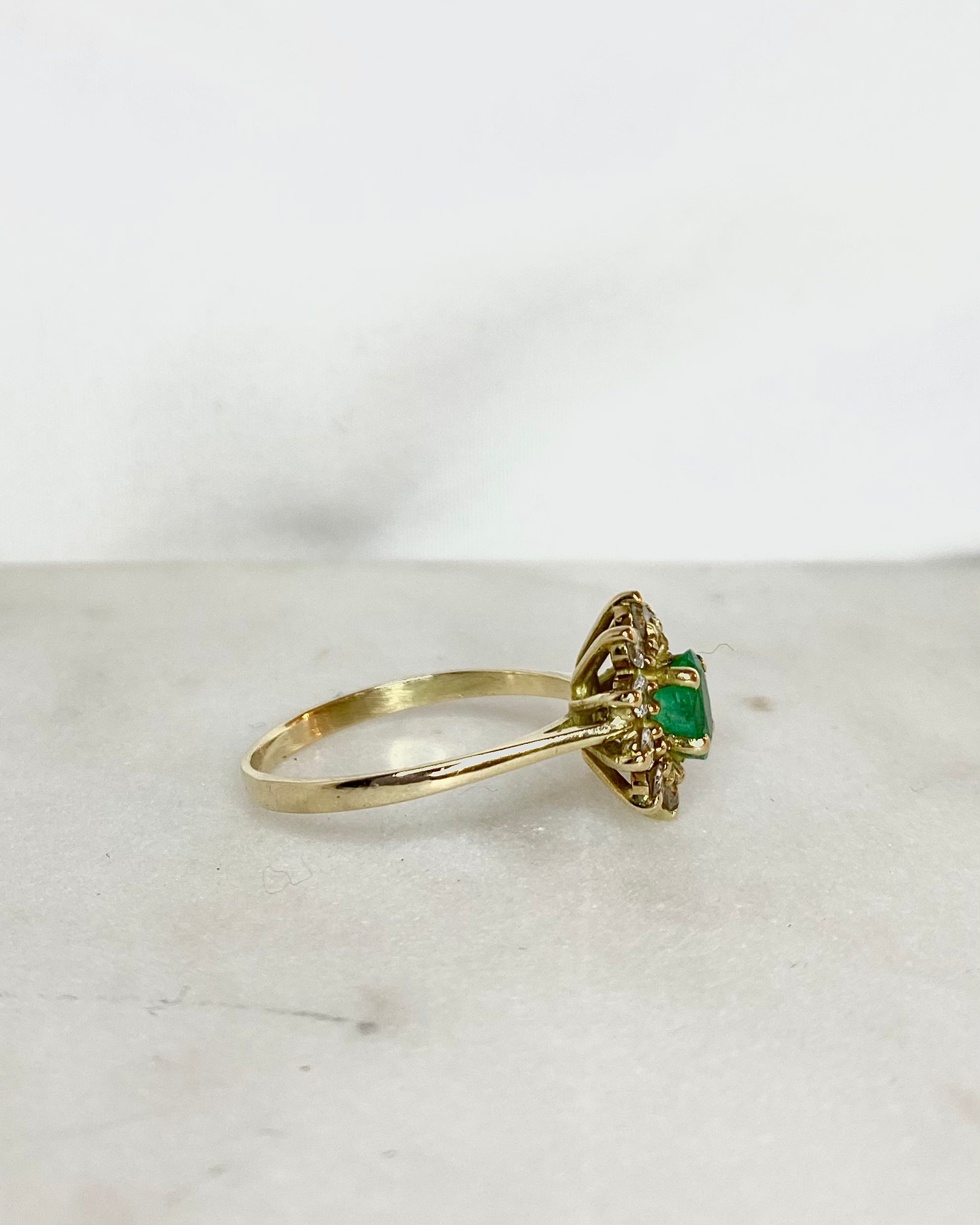 Bague Marguerite Émeraude 0.50 carat &amp; Diamants "Noélia"