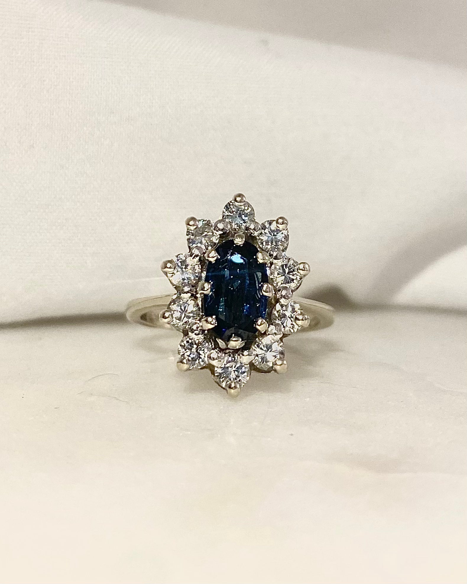 Bague Marguerite Saphir 1.70 carat &amp; Diamants "Capucine"