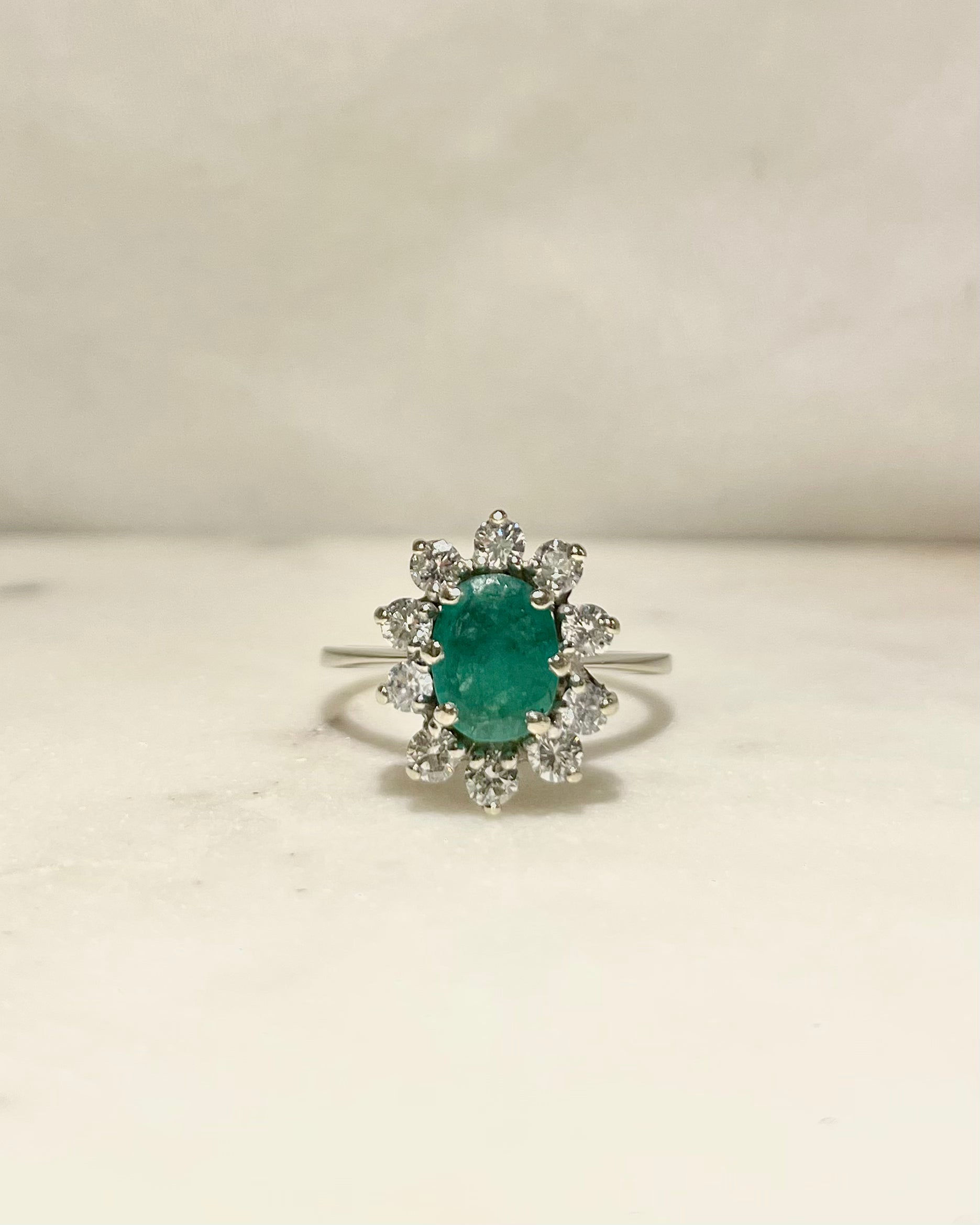 Bague Marguerite Émeraude 1.30 carat &amp; Diamants "Zyra"