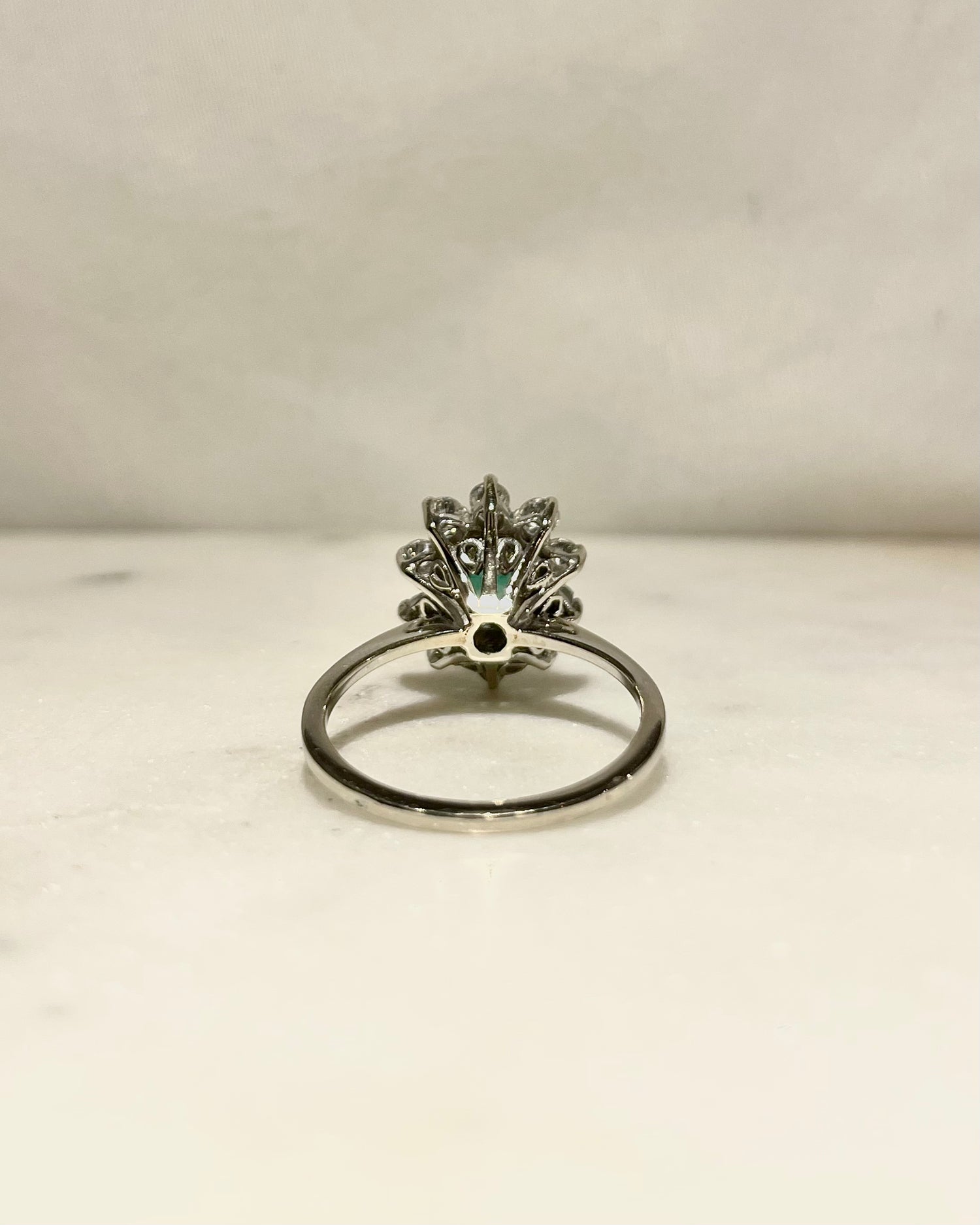 Bague Marguerite Émeraude 1.30 carat &amp; Diamants &quot;Zyra&quot;