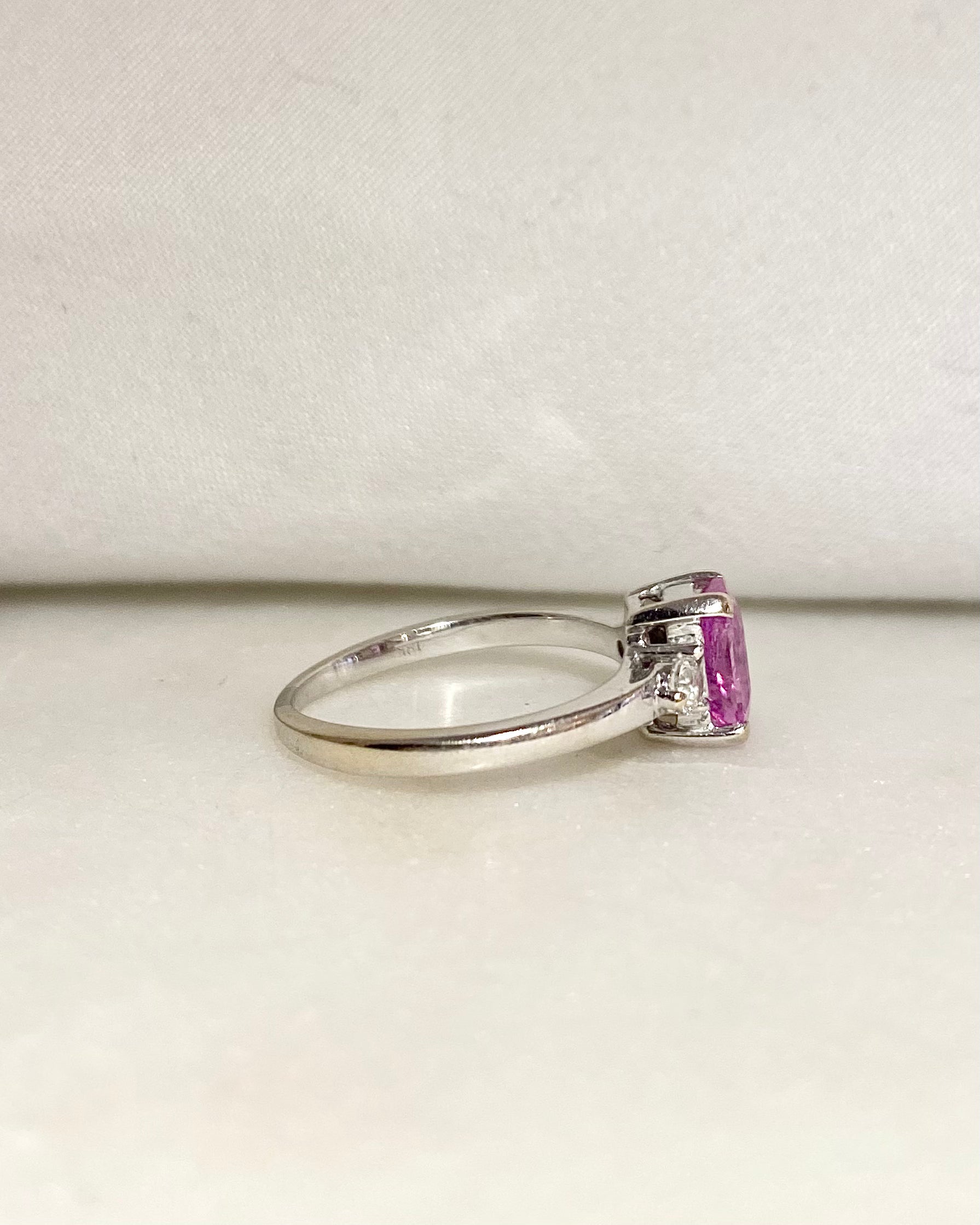 Bague Trilogie Saphir Rose 1.30 carat &amp; Diamants "Clémence"