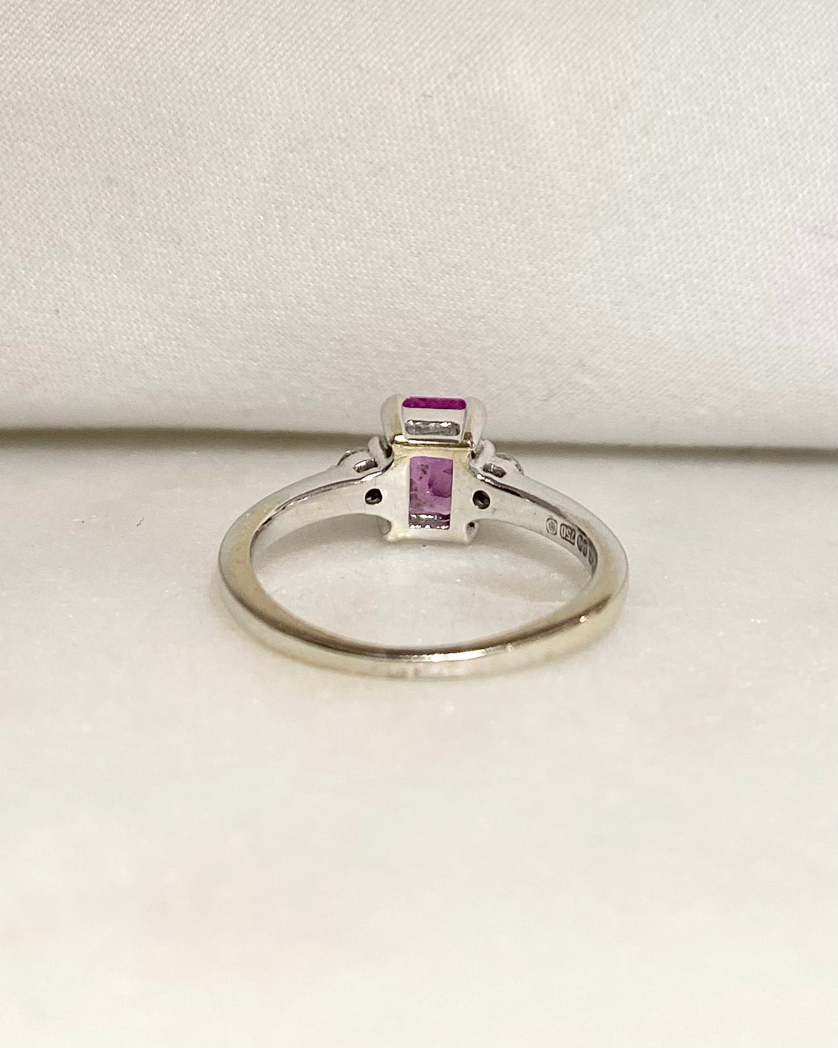 Bague Trilogie Saphir Rose 1.30 carat &amp; Diamants "Clémence"