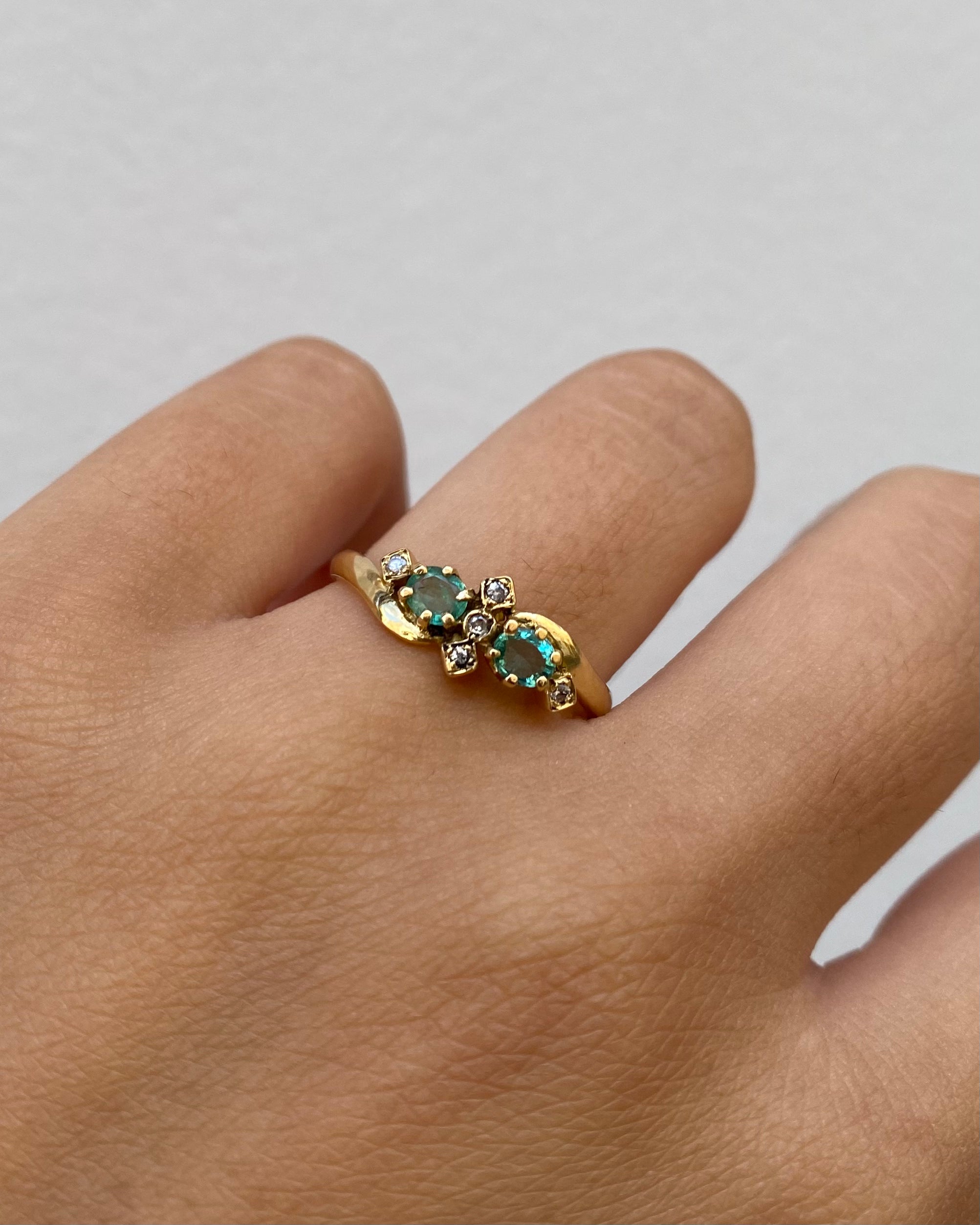 Bague Tourbillon Emeraudes 0.34 carat &amp; Diamants "Romane"