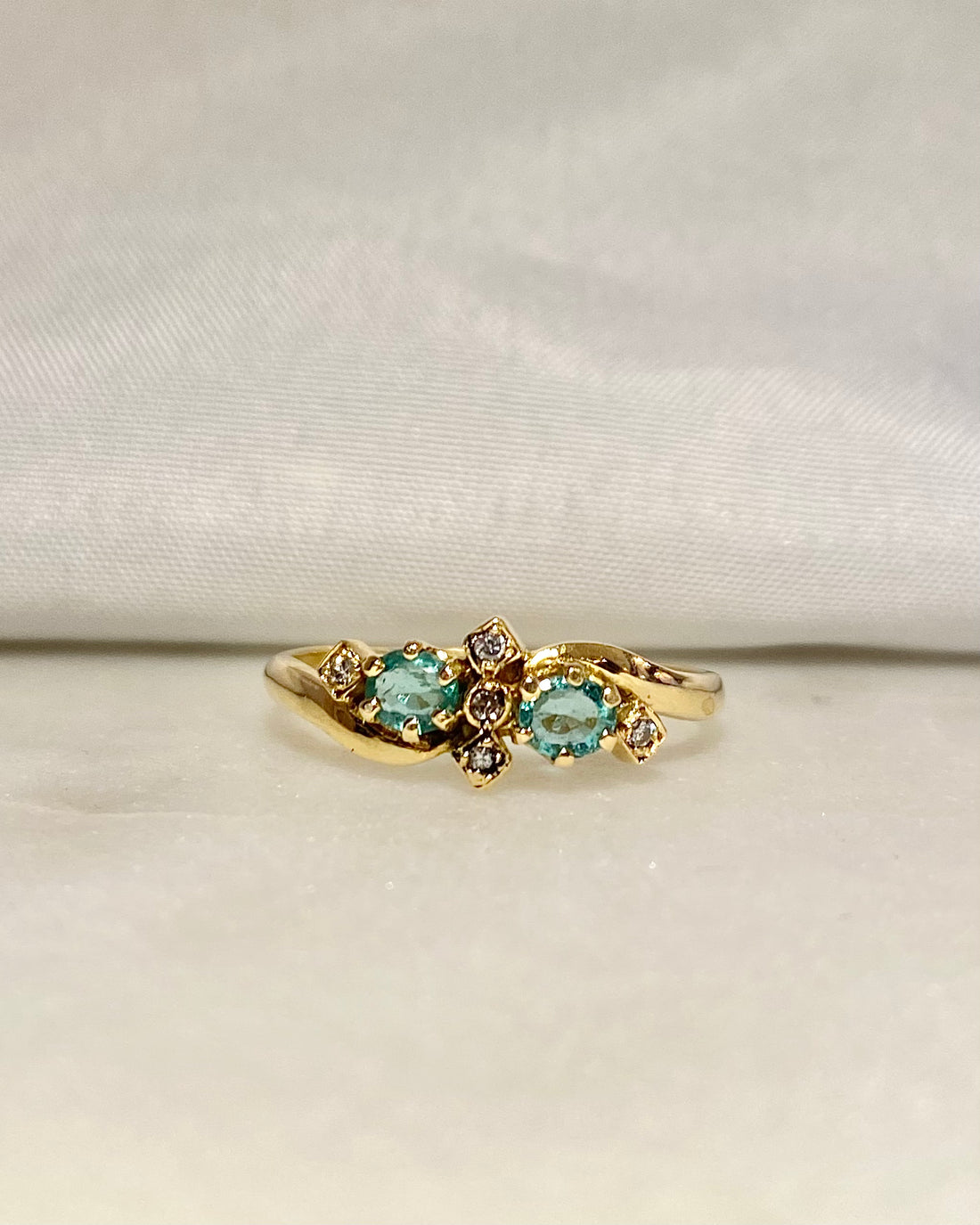 Bague Tourbillon Emeraudes 0.34 carat &amp; Diamants &quot;Romane&quot;