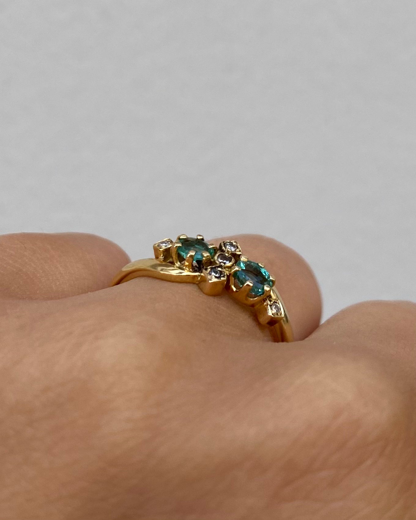 Bague Tourbillon Emeraudes 0.34 carat &amp; Diamants "Romane"