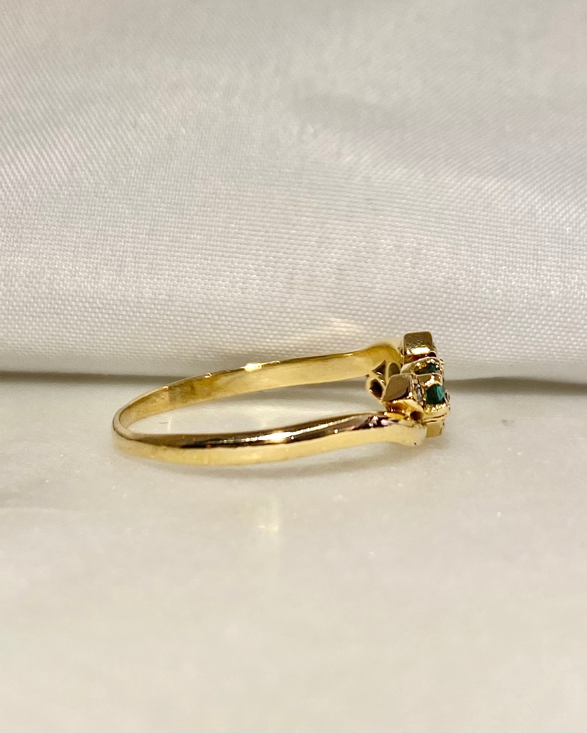 Bague Tourbillon Emeraudes 0.34 carat &amp; Diamants "Romane"