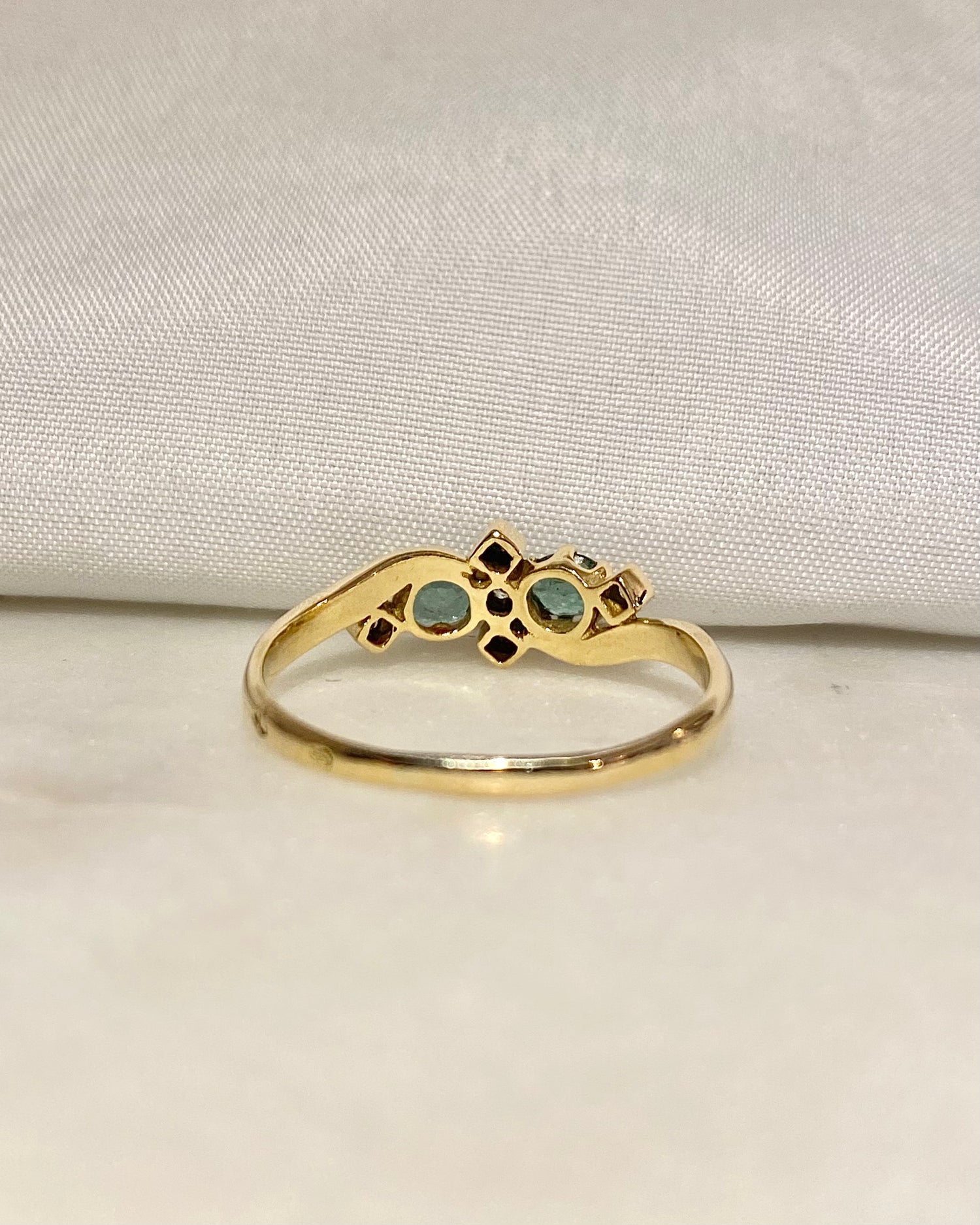 Bague Tourbillon Emeraudes 0.34 carat &amp; Diamants &quot;Romane&quot;