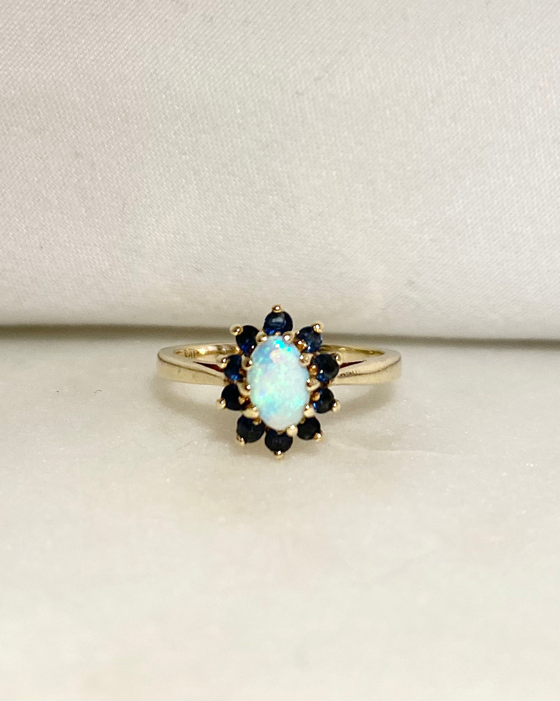 Bague Marguerite Opale 0.45 carat &amp; Saphirs &quot;Alice&quot;