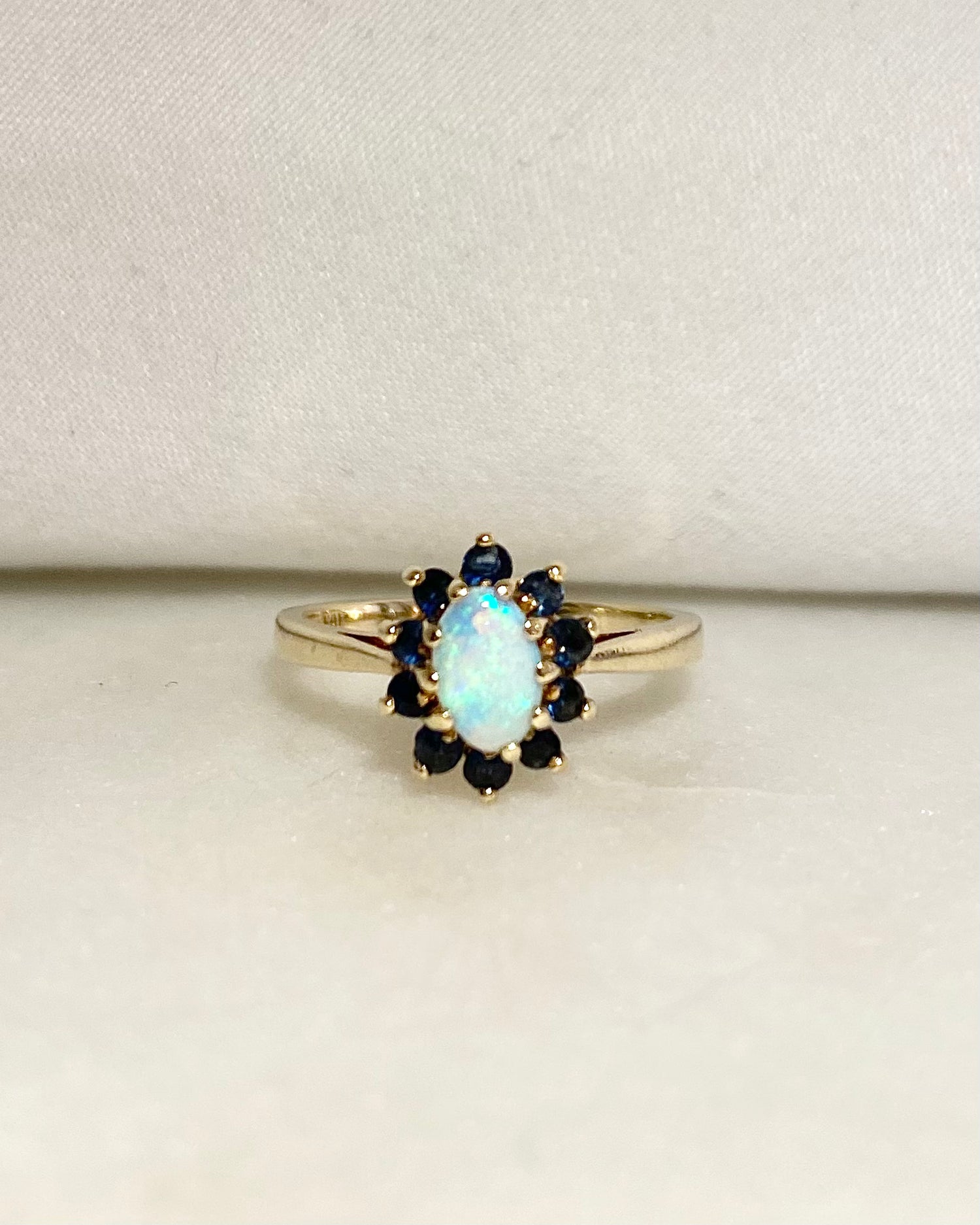 Bague Marguerite Opale 0.45 carat &amp; Saphirs &quot;Alice&quot;