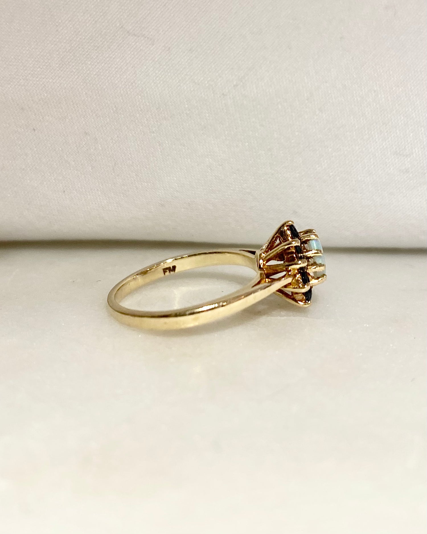 Bague Marguerite Opale 0.45 carat &amp; Saphirs &quot;Alice&quot;