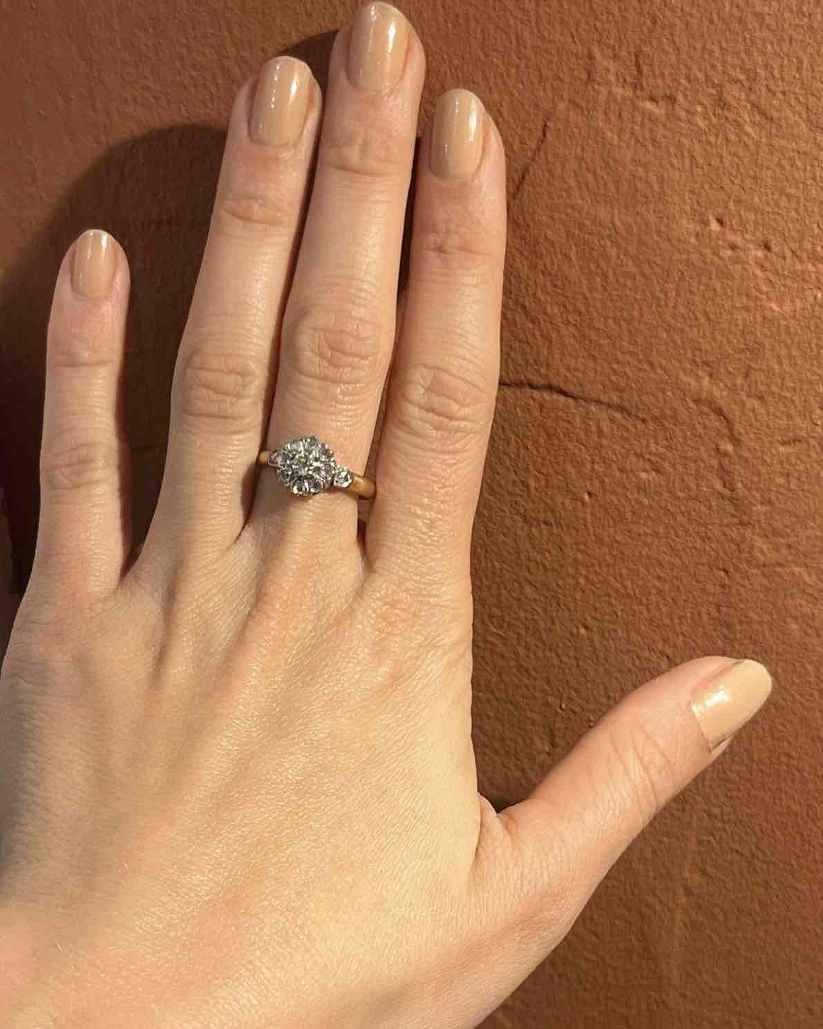 Anillo de margaritas con diamantes "Tenesse"