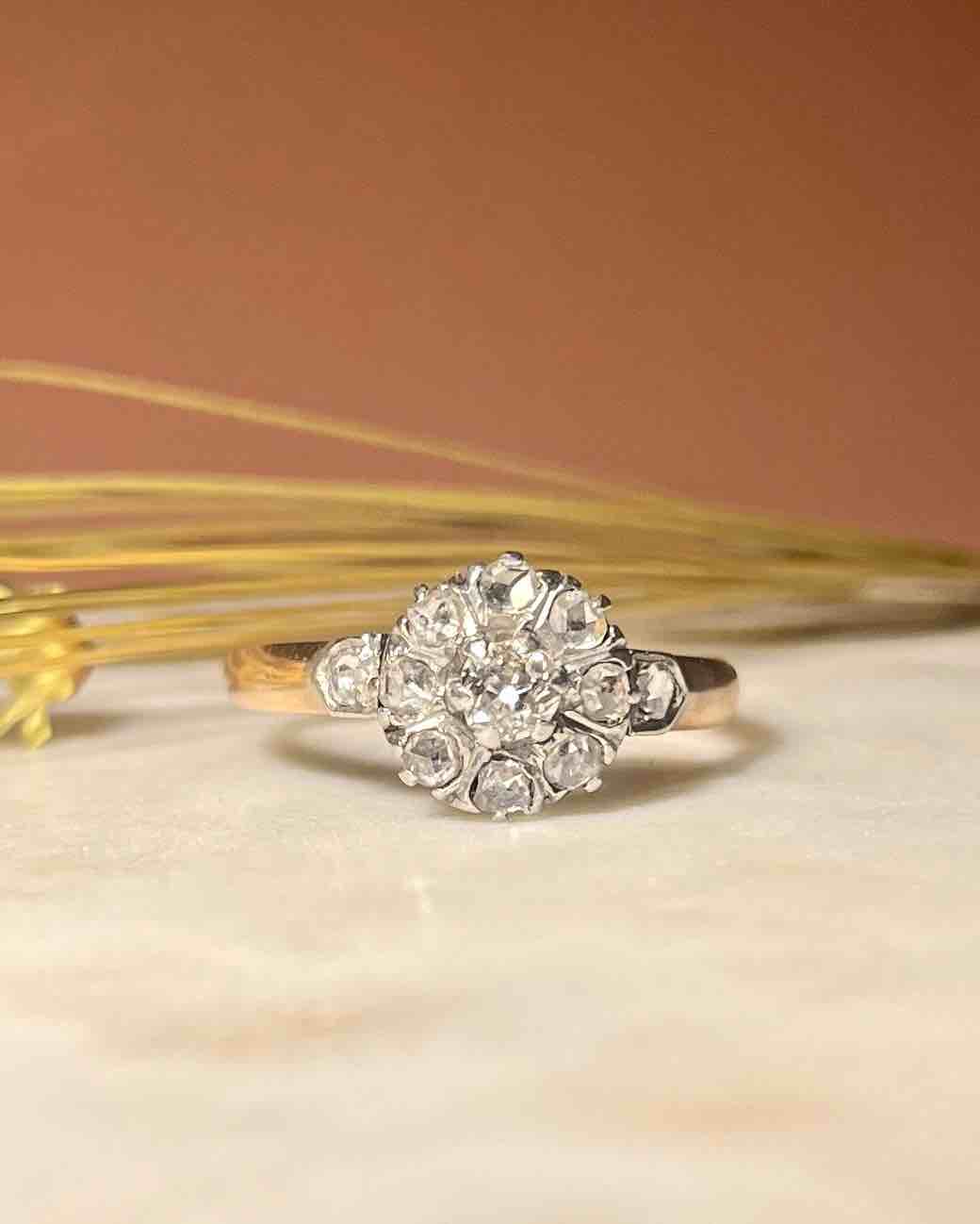 Anillo de margaritas con diamantes "Tenesse"