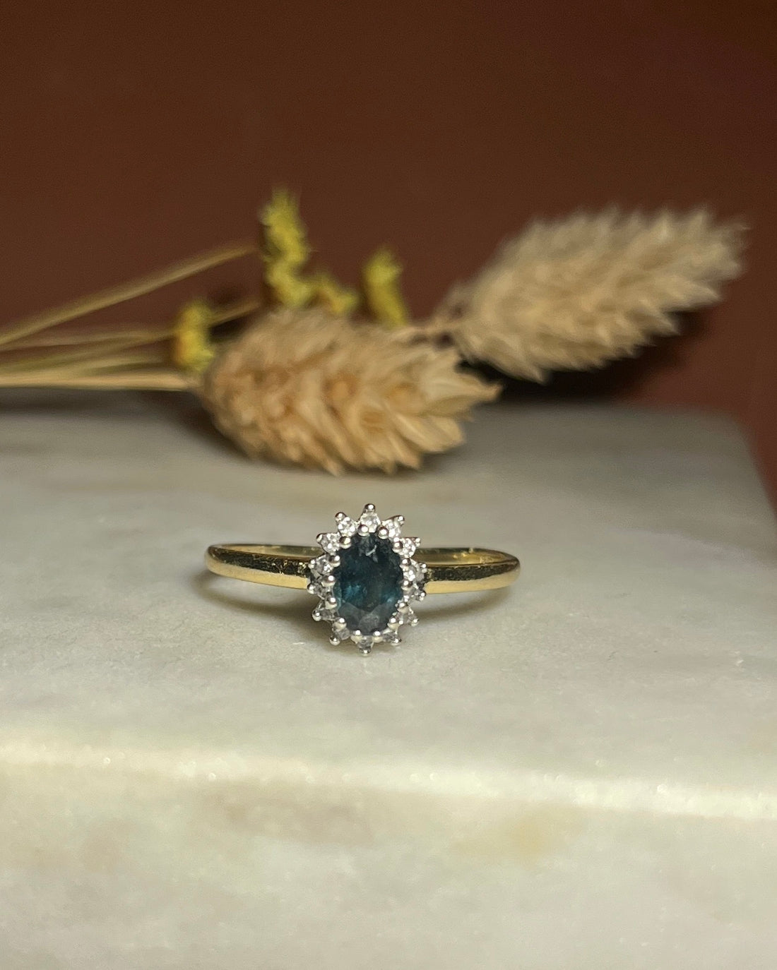 Bague Marguerite diamants &amp; saphir &quot;Aïna&quot;