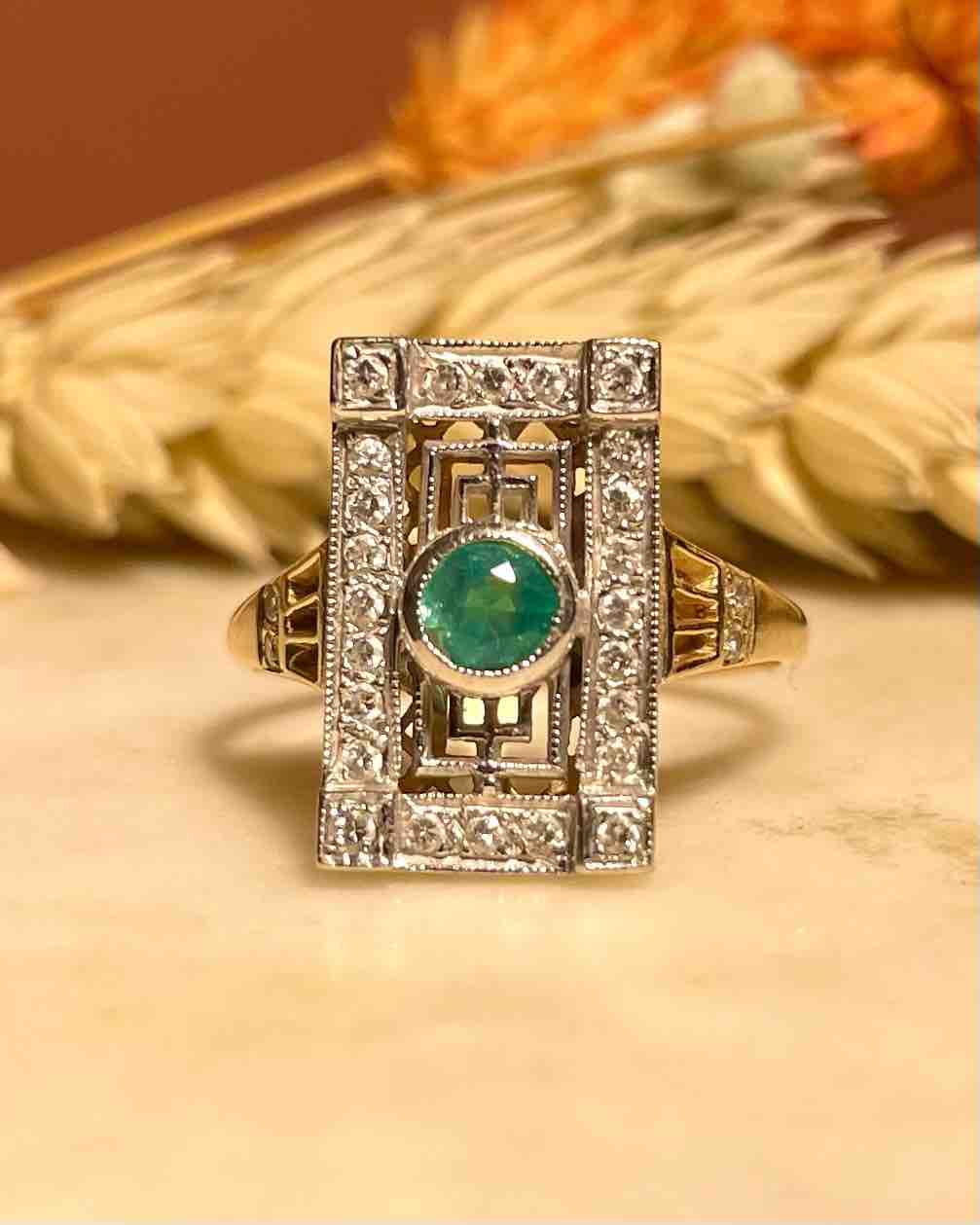 Bague style Art-déco émeraude &amp; 28 diamants &quot;Paz&quot;