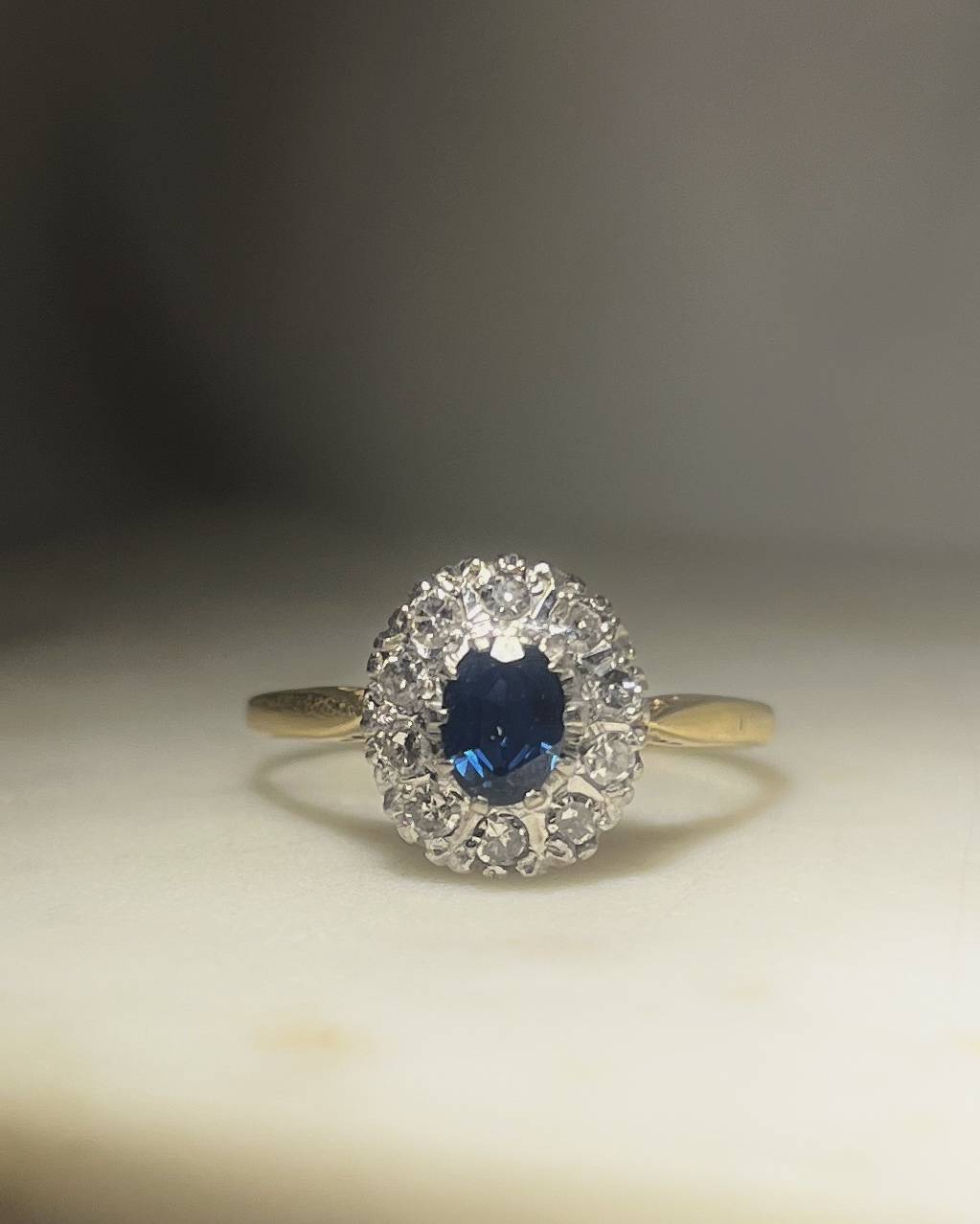 Anillo "Alexia" con margaritas de zafiro y diamantes