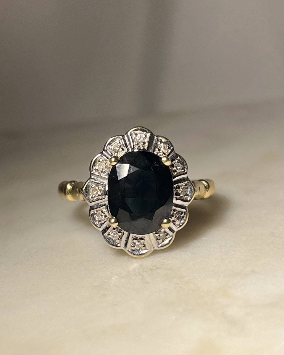 Anillo de margaritas de zafiro y diamantes &quot;June&quot;