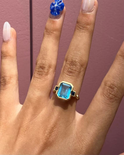 Bague Trilogie Topaze 3.10 carats &amp; Saphirs &quot;Ezequielle&quot;