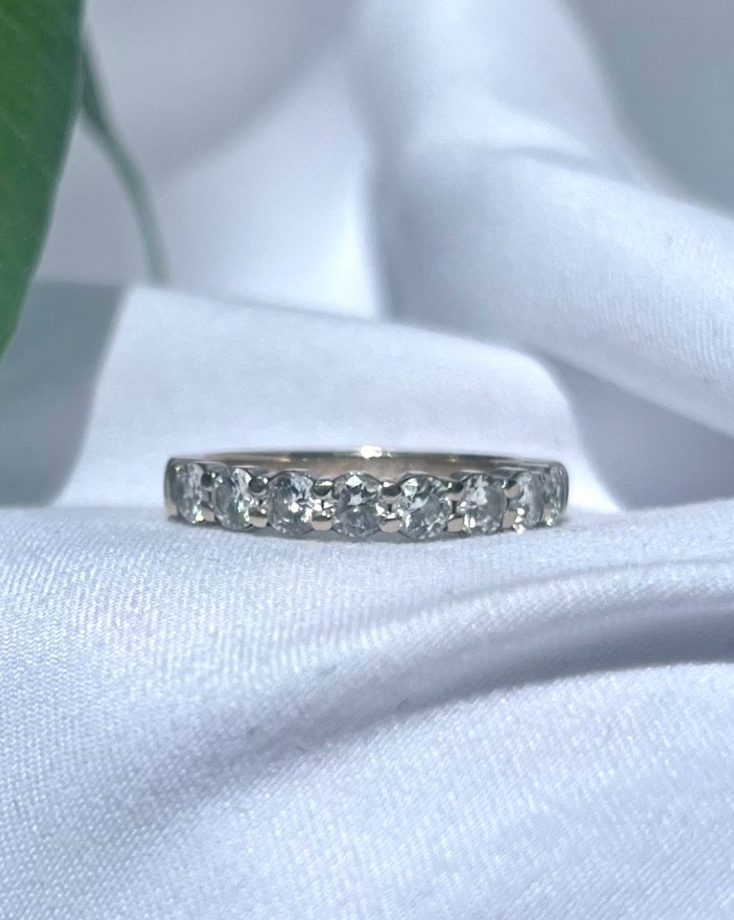 Alianza americana de media boda con diamantes de 0,80 quilates &quot;Emmy&quot;